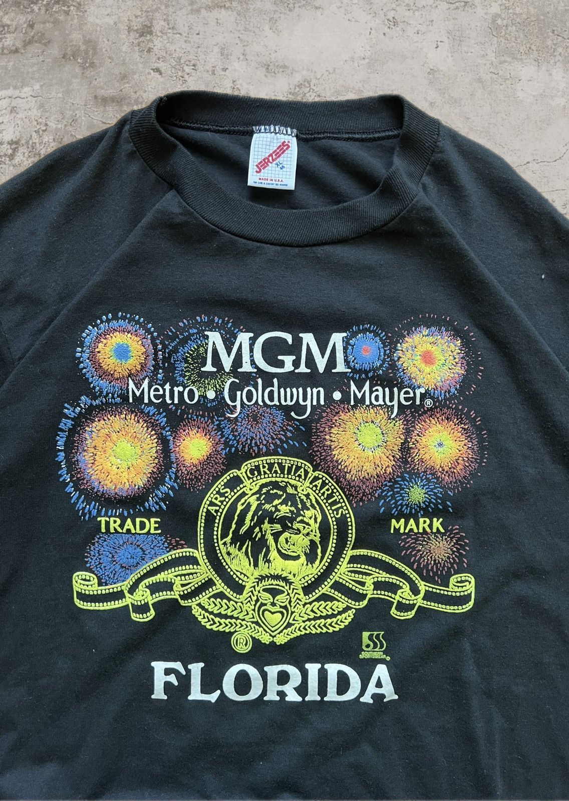Vintage vintage 90s mgm movie tee Size US XL / EU 56 / 4 - 1 Thumbnail