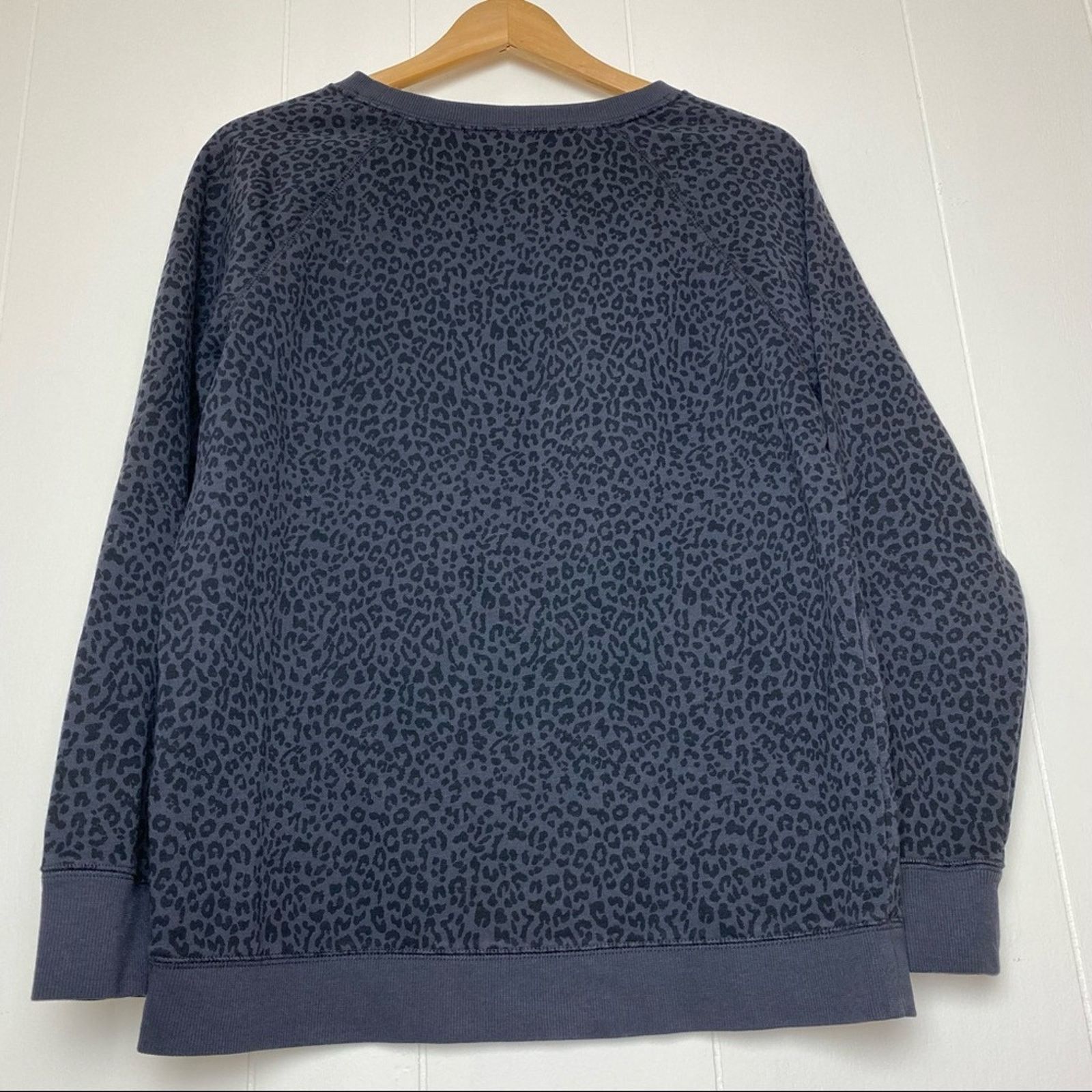 Old Navy Old Navy Grey & Black Leopard Print Sweatshirt Womens Med Size M / US 6-8 / IT 42-44 - 6 Thumbnail