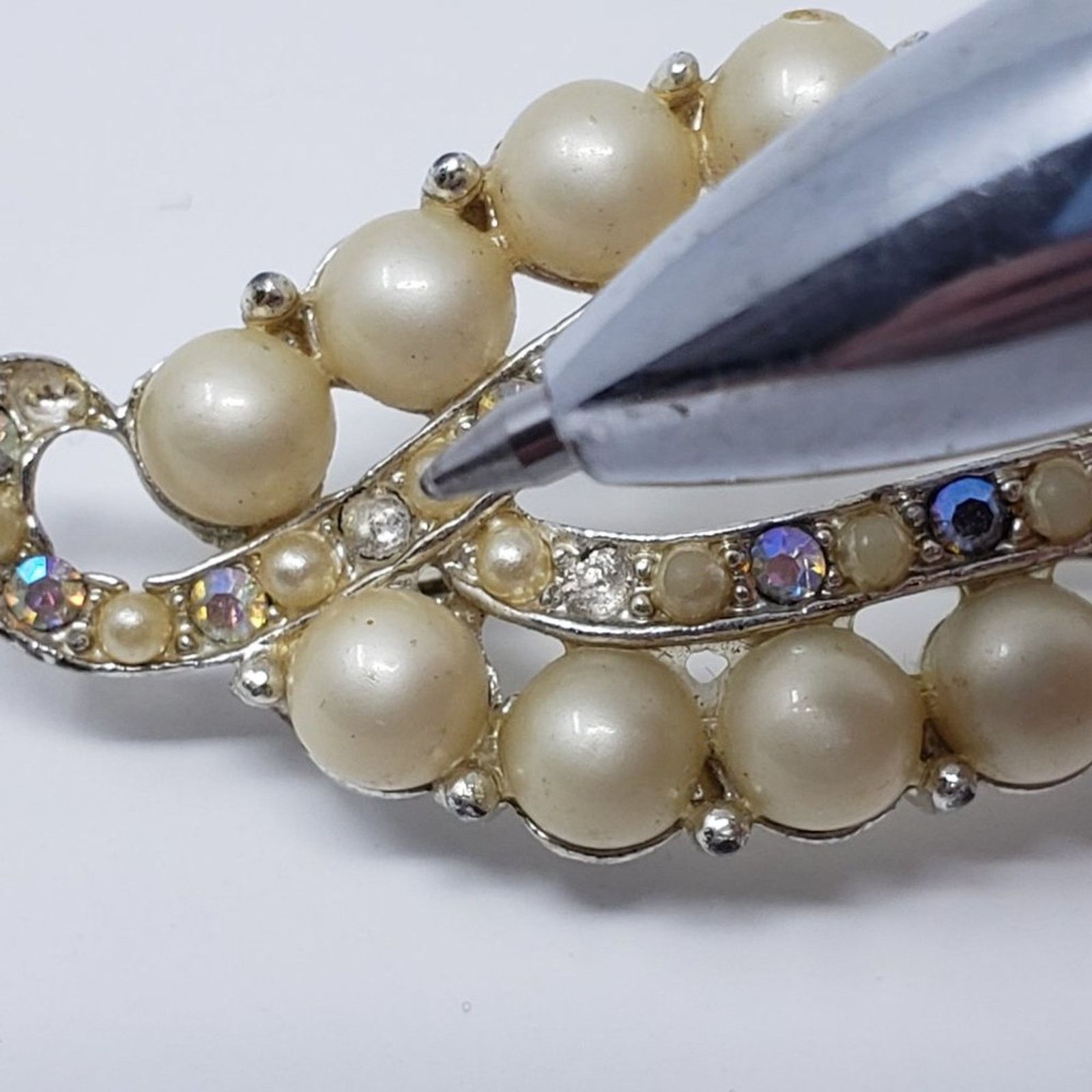 Other Faux Pearl Gold-Tone Rhinestone Gemstone Leaf Shaped Brooch Size ONE SIZE - 12 Thumbnail