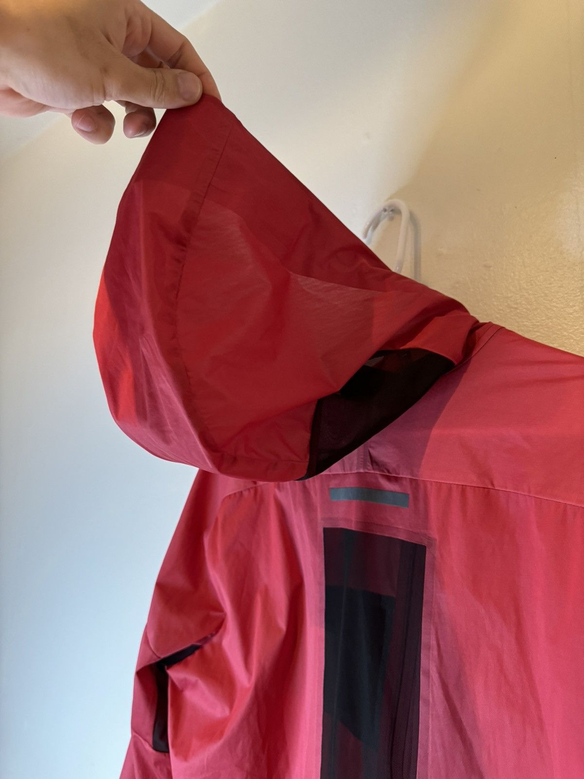 Nike Nike Men's Tech Pack Running Ultra Light Jacket Size L Red Size US L / EU 52-54 / 3 - 7 Thumbnail
