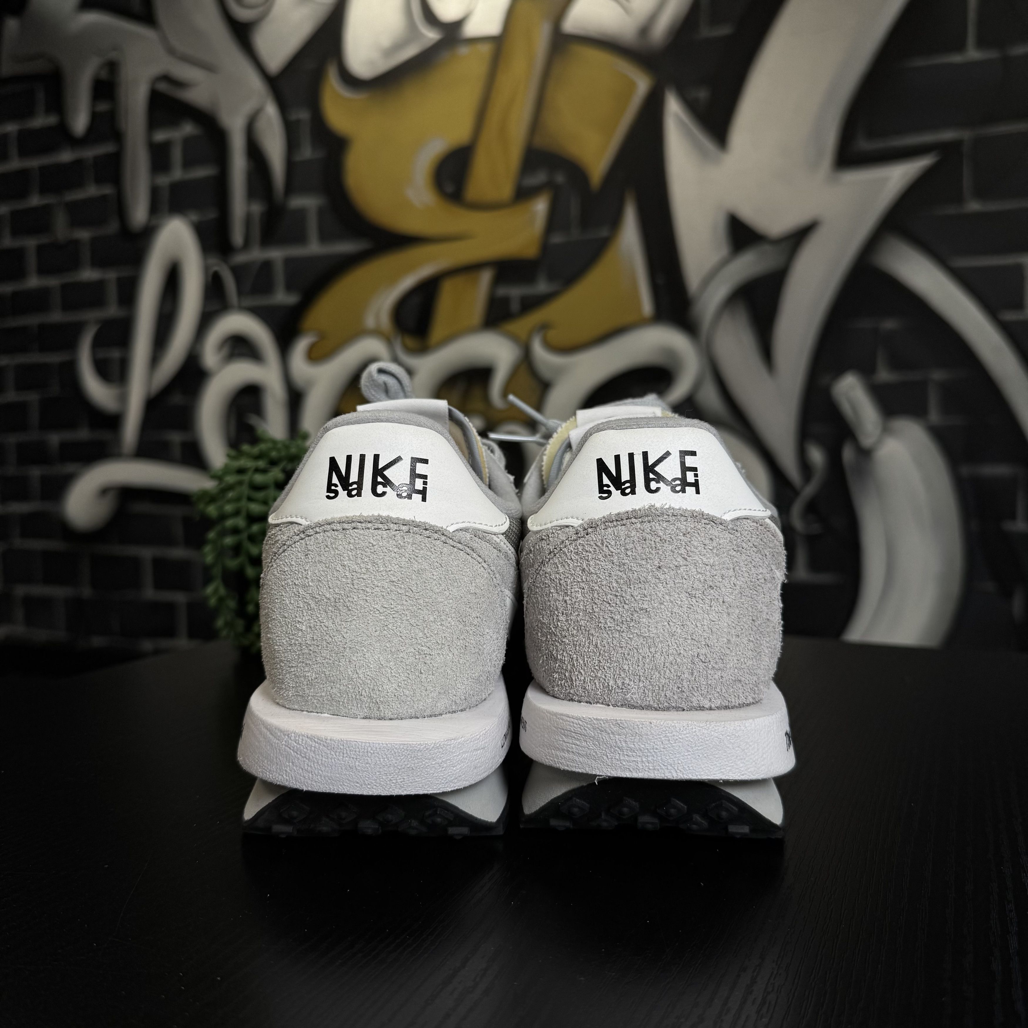 Nike NIKE LD WAFFLE SACAI FRAGMENT GREY Size US 11 / EU 44 - 4 Thumbnail