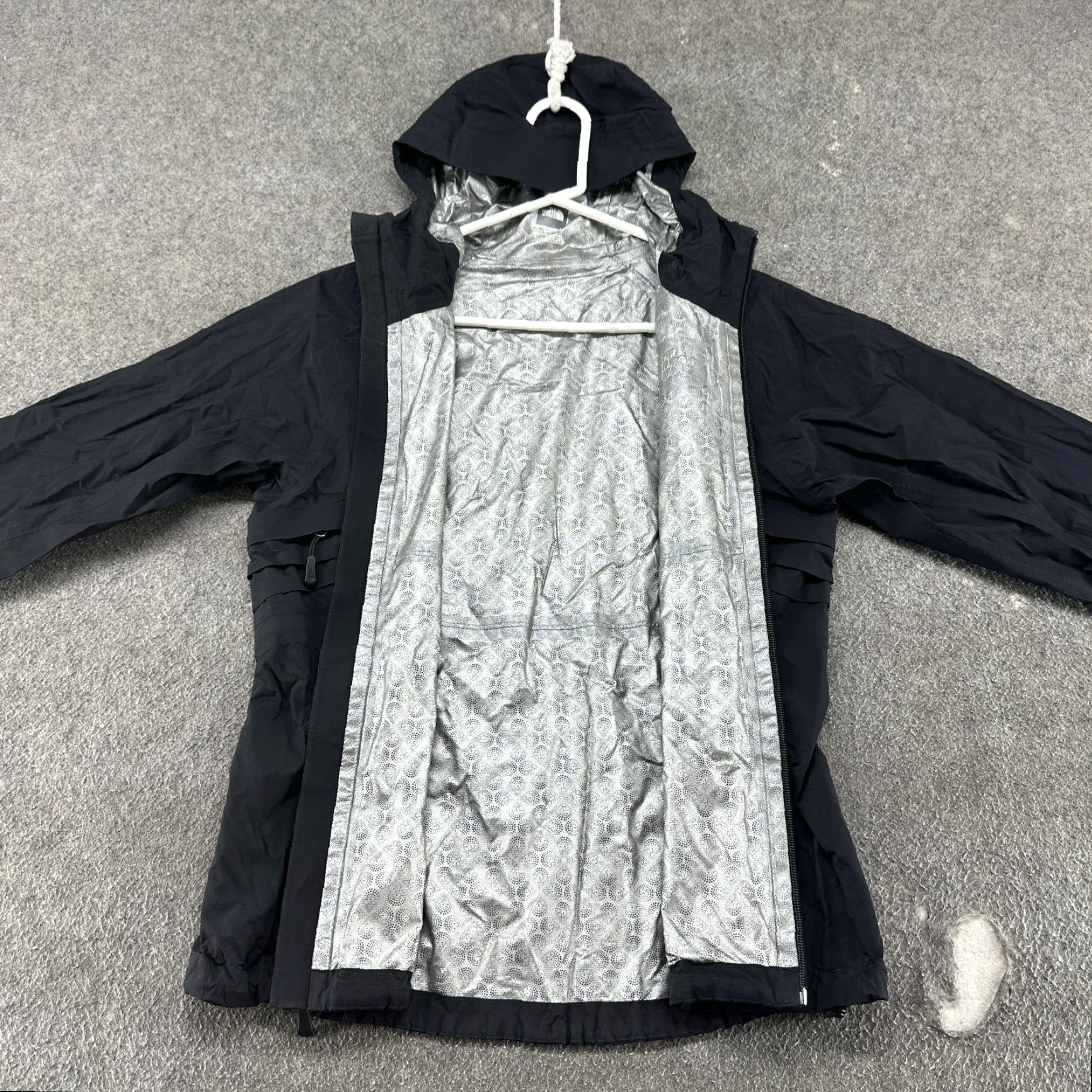 The North Face The North Face Windbreaker Jacket Womens Small Black Hooded Nylon Dryvent Shell Regular Fit Modern Outdoors Mens? Size S / US 4 / IT 40 - 2 Thumbnail