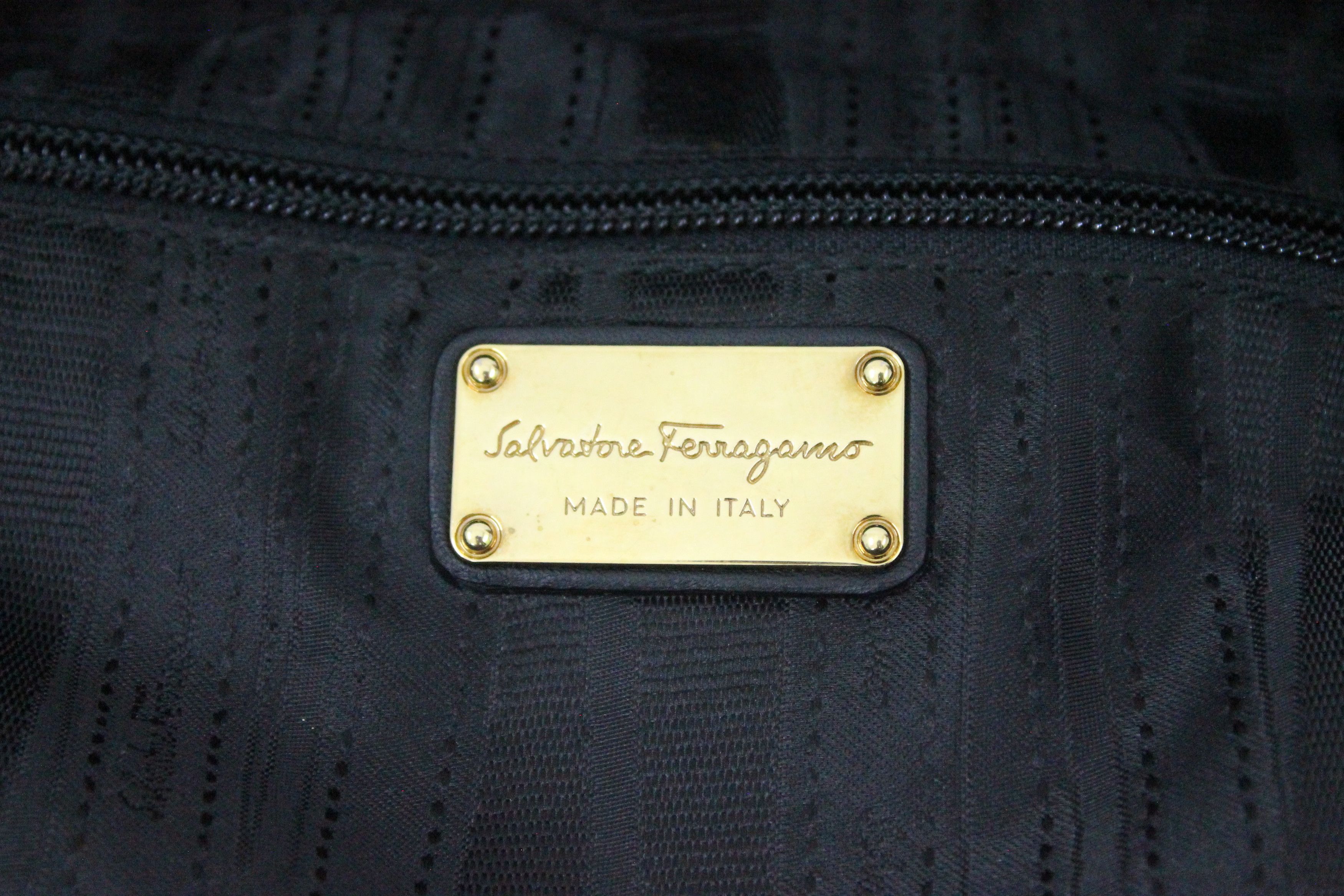 Salvatore Ferragamo Authentic SALVATORE FERRAGAMO Shoulder Bag. Size ONE SIZE - 16 Thumbnail