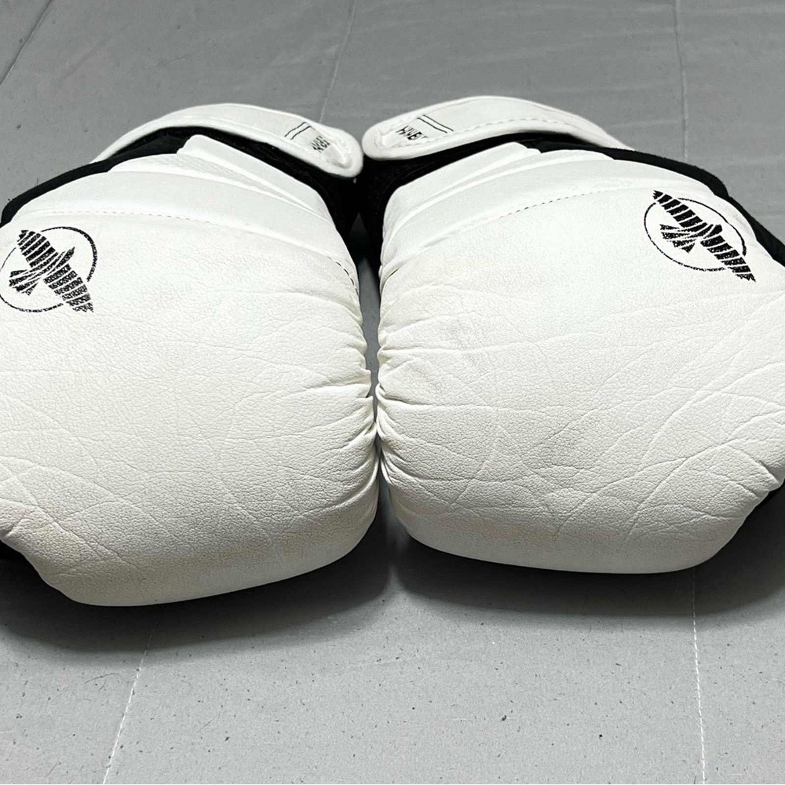 Other Hayabusa Tokushu 12oz Boxing MMA Gloves White Black Leather Size ONE SIZE - 6 Thumbnail