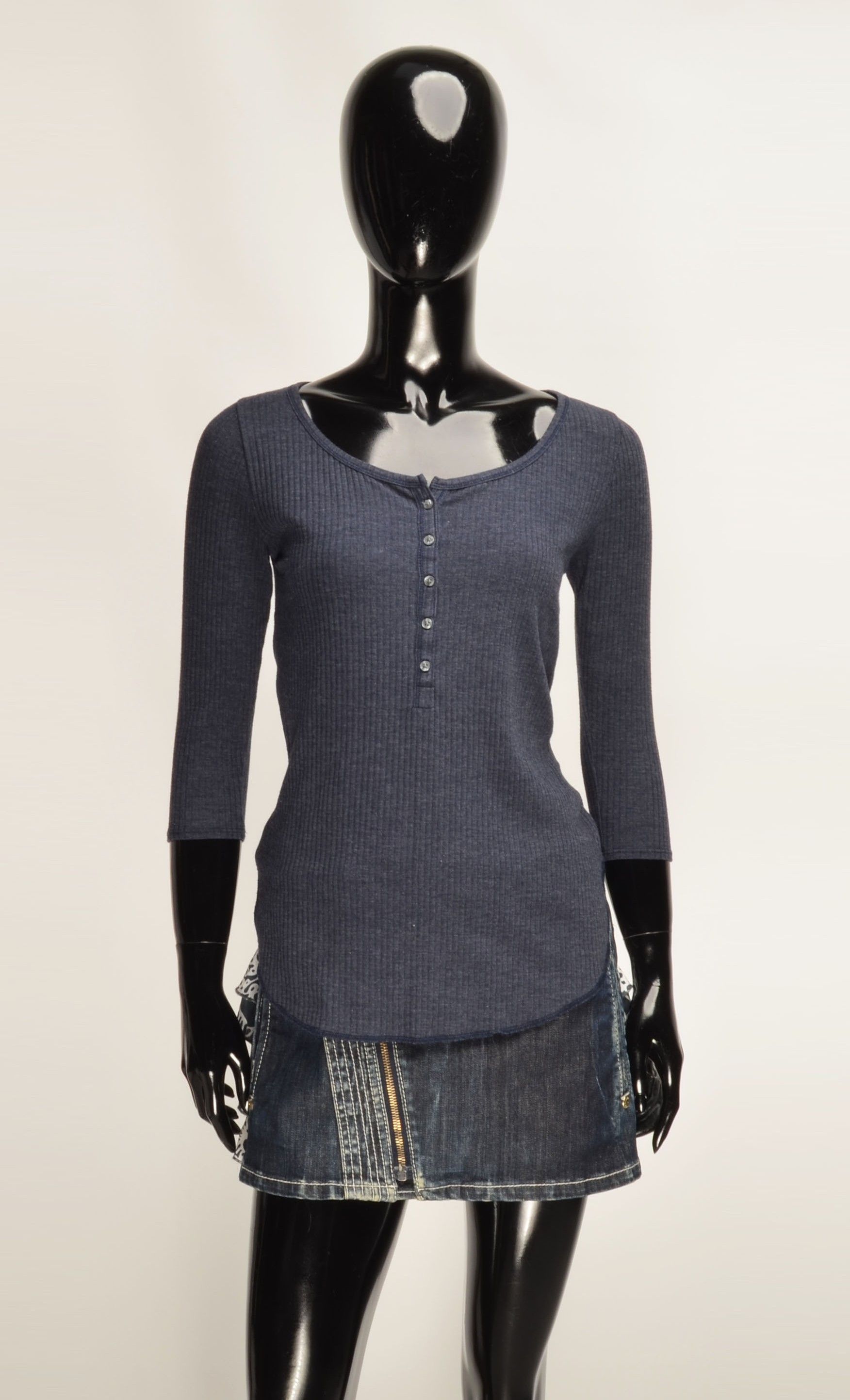 Hollister Hollister Y2K Blue 3/4 Sleeve Ribbet Bella Henley Top Size XS / US 0-2 / IT 36-38 - 1 Thumbnail