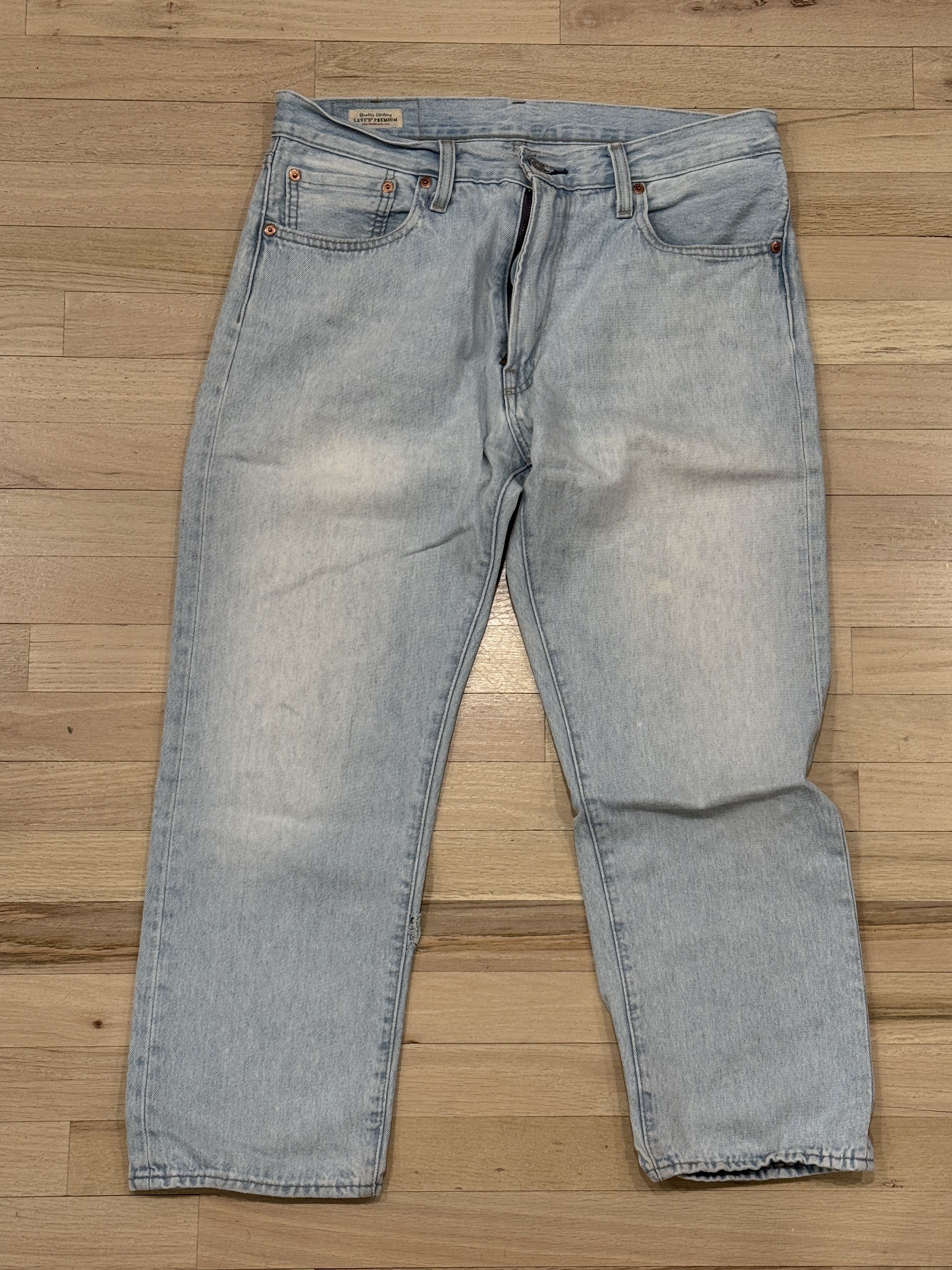 Levi's Levi's 551Z Cropped (32W) - Light Wash Size US 32 / EU 48 - 1 Thumbnail