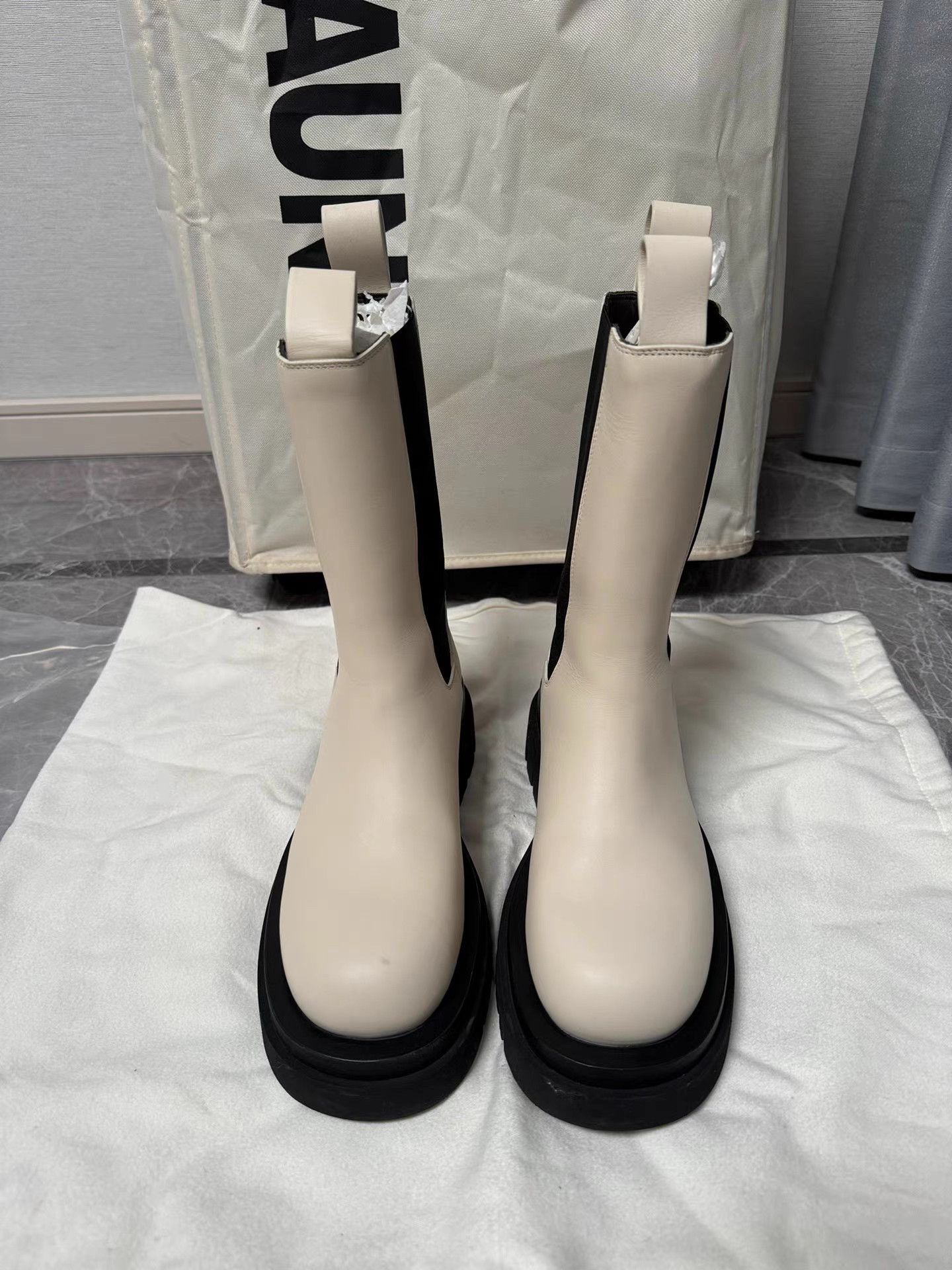 Bottega Veneta Bottega Veneta White & Black Platform Chelsea Boots K6 Size US 6 / IT 36 - 2 Thumbnail