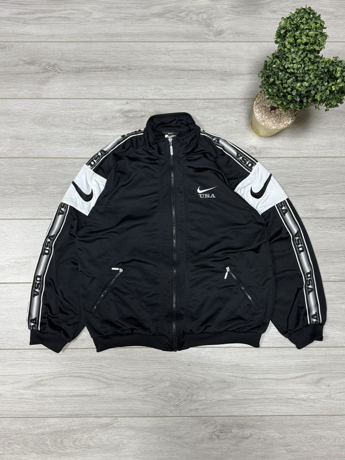 Nike Nike USA monogram stripe vintage 90s track jacket zip Size US L / EU 52-54 / 3 - 1 Thumbnail