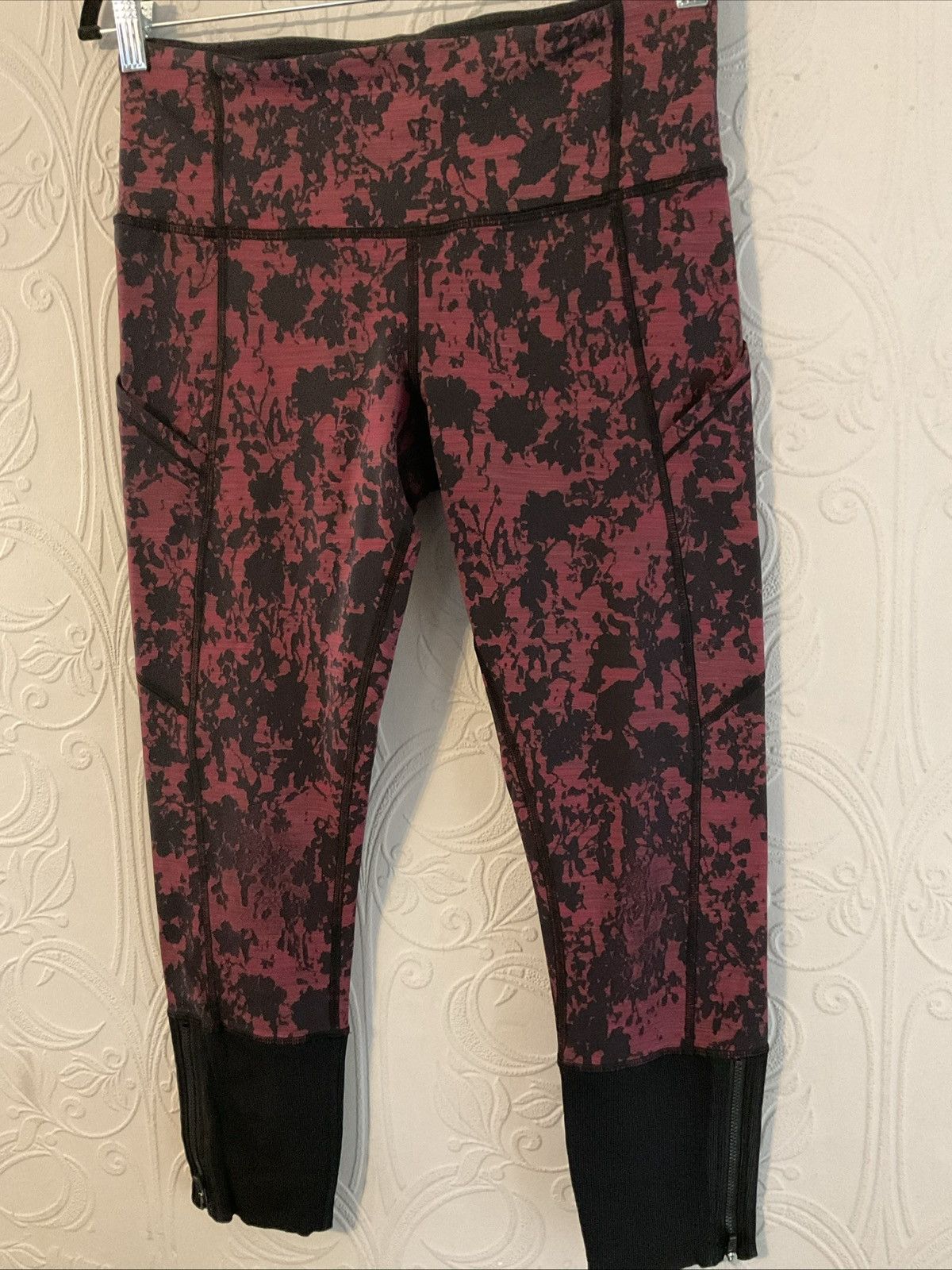 Lululemon Lululemon leggings in burgundy and black size m Size 30" / US 8 / IT 44 - 3 Thumbnail