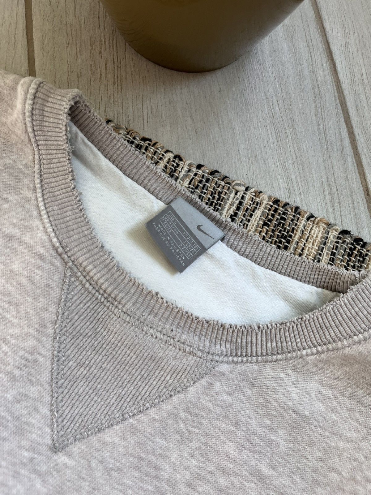Nike × Vintage Vintage 00s Nike Sweatshirt Beige Distressed Minimalistic Size US L / EU 52-54 / 3 - 17 Thumbnail