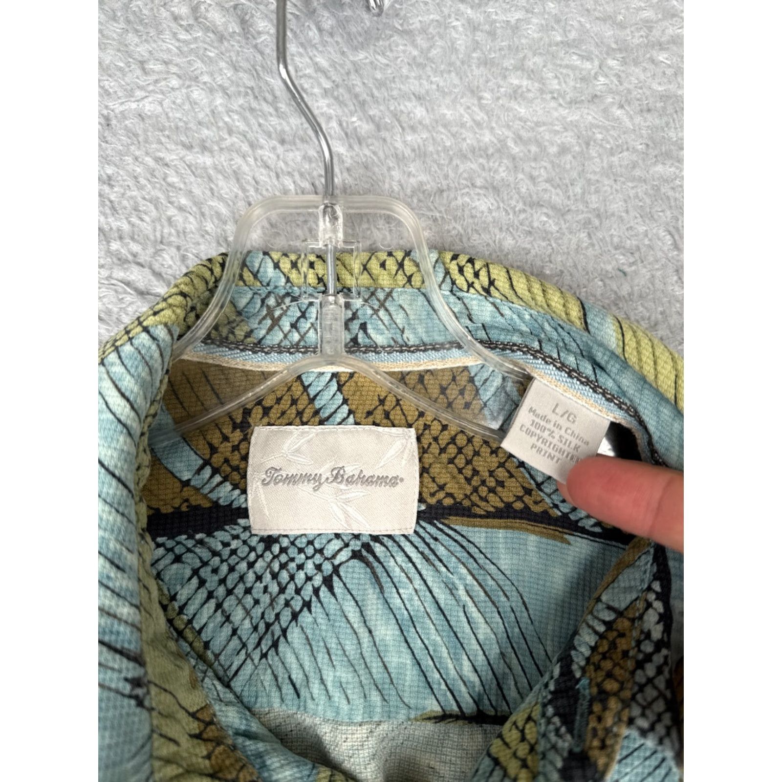 Tommy Bahama Tommy Bahama Shirt Men Large Blue Green Geometric 100% Silk Button Up Hawaiian Size US L / EU 52-54 / 3 - 7 Thumbnail