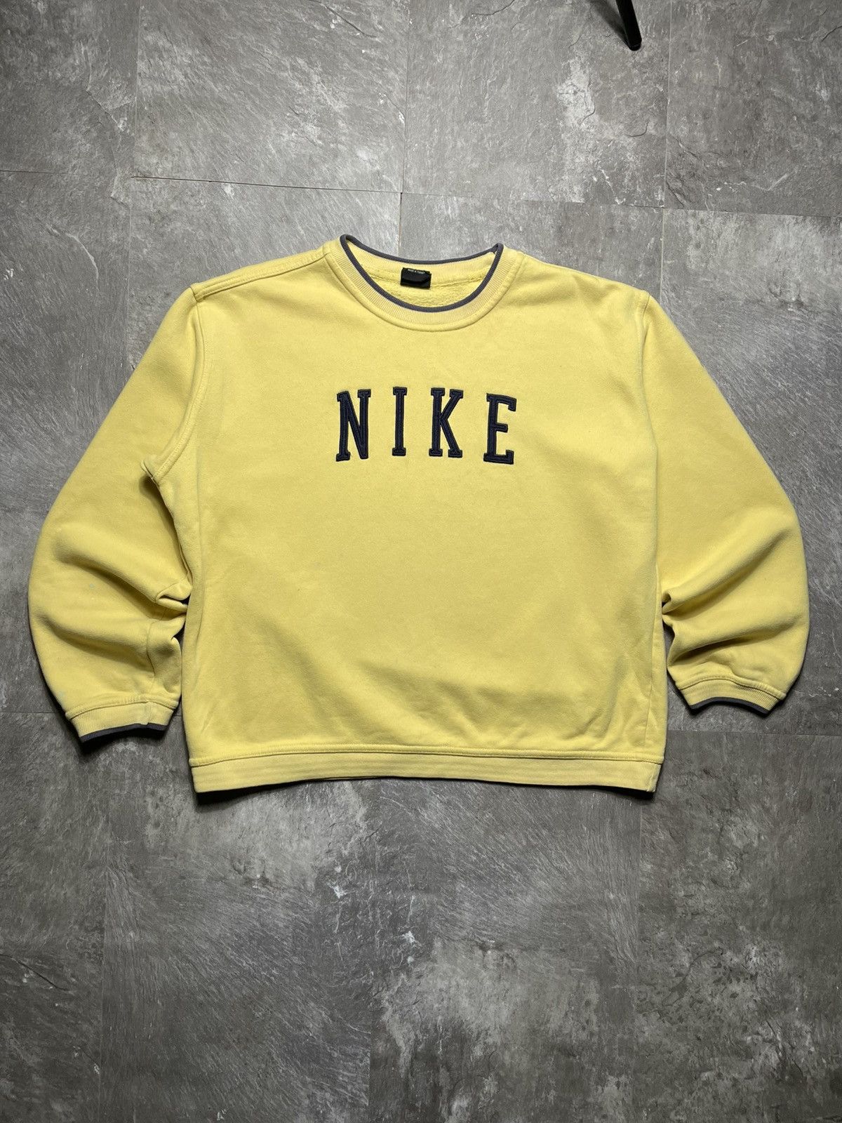 Nike Nike Vintage Sweatshirt Big Logo Boxy Cropped Japanese Y2K Size US S / EU 44-46 / 1 - 1 Thumbnail