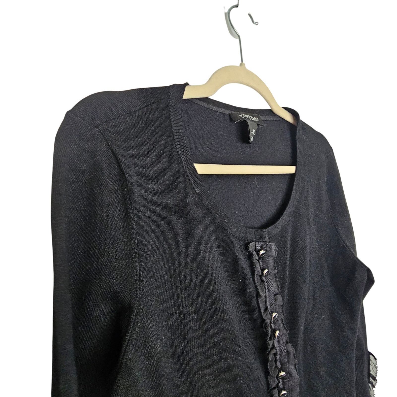 White House Black Market White House Black Market Snap Front Ruffle Cardigan Sweater Size M / US 6-8 / IT 42-44 - 5 Thumbnail