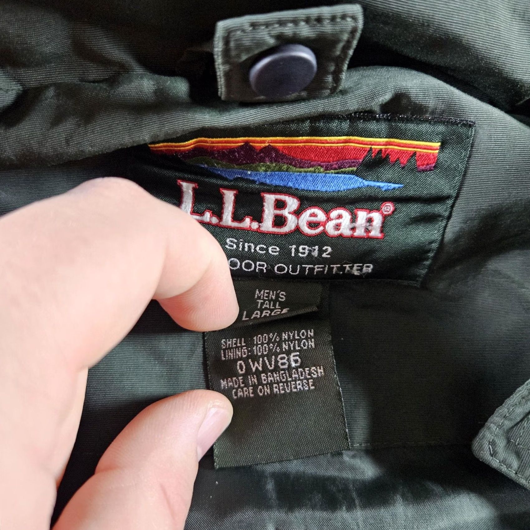 Vintage L.L. Bean Parka Jacket Mens LT Green Hooded Nylon Outdoor Hiking Lined Full Zip Pockets Seasonal Fall + Logo Zipper Vintage: No (avoid extra text) Size US L / EU 52-54 / 3 - 7 Thumbnail