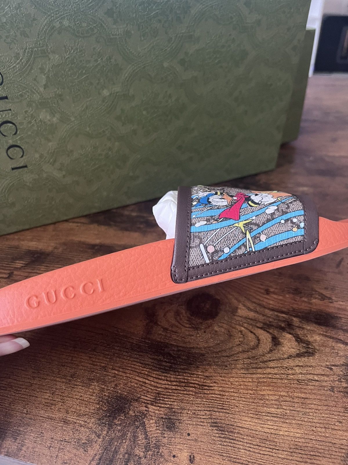 Gucci Gucci x Disney Donald Duck Leather Slides Orange Size 6 Size US 6 / IT 36 - 2 Thumbnail