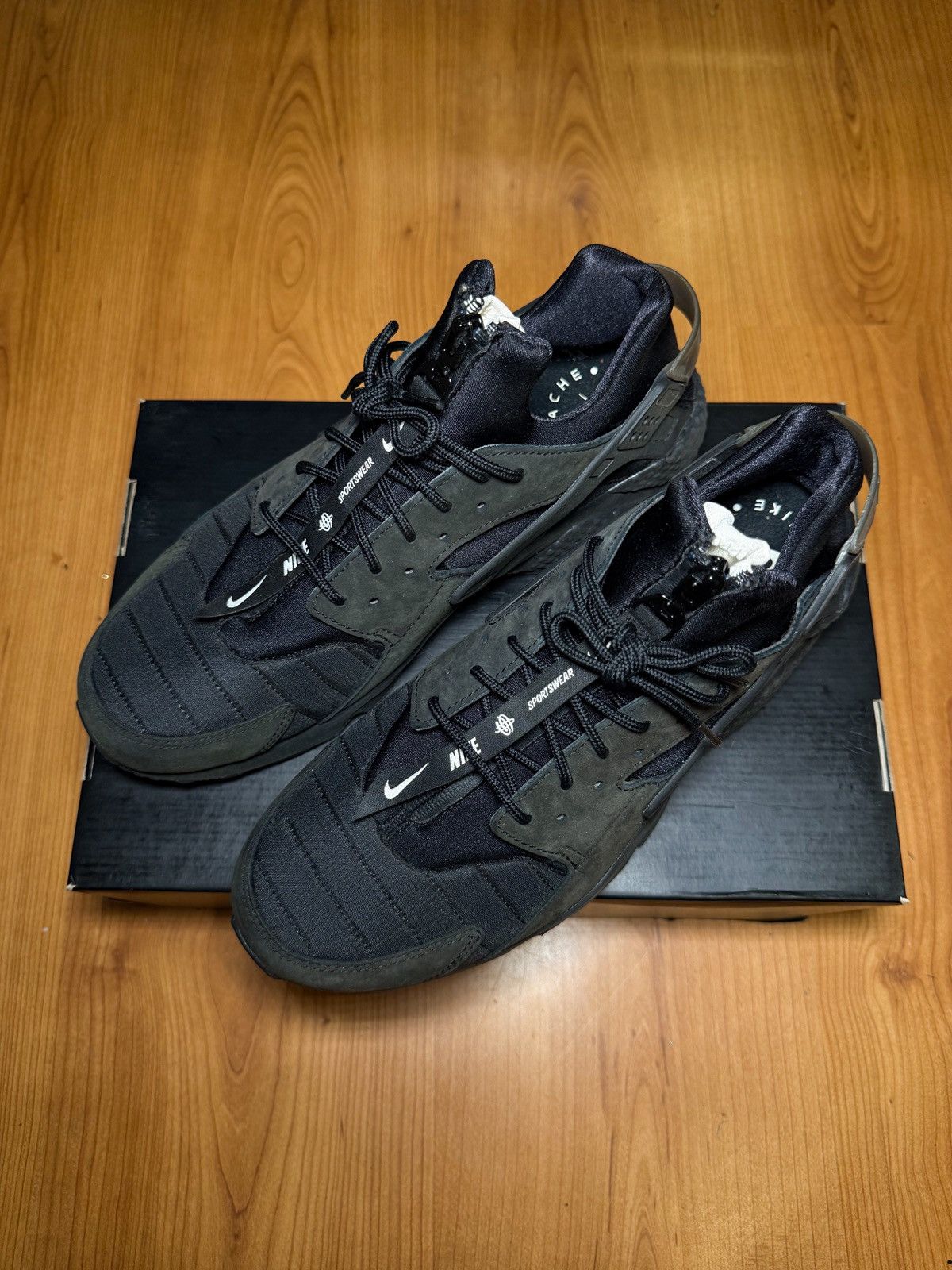 Nike × Vintage Nike Air Huarache NYC Size US 10 / EU 43 - 1 Thumbnail