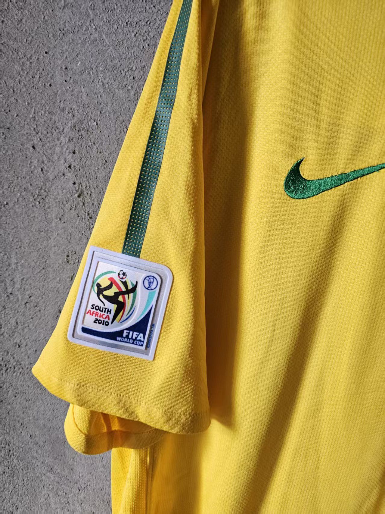 Nike 2010 Brazil Football Jersey Size US S / EU 44-46 / 1 - 3 Thumbnail