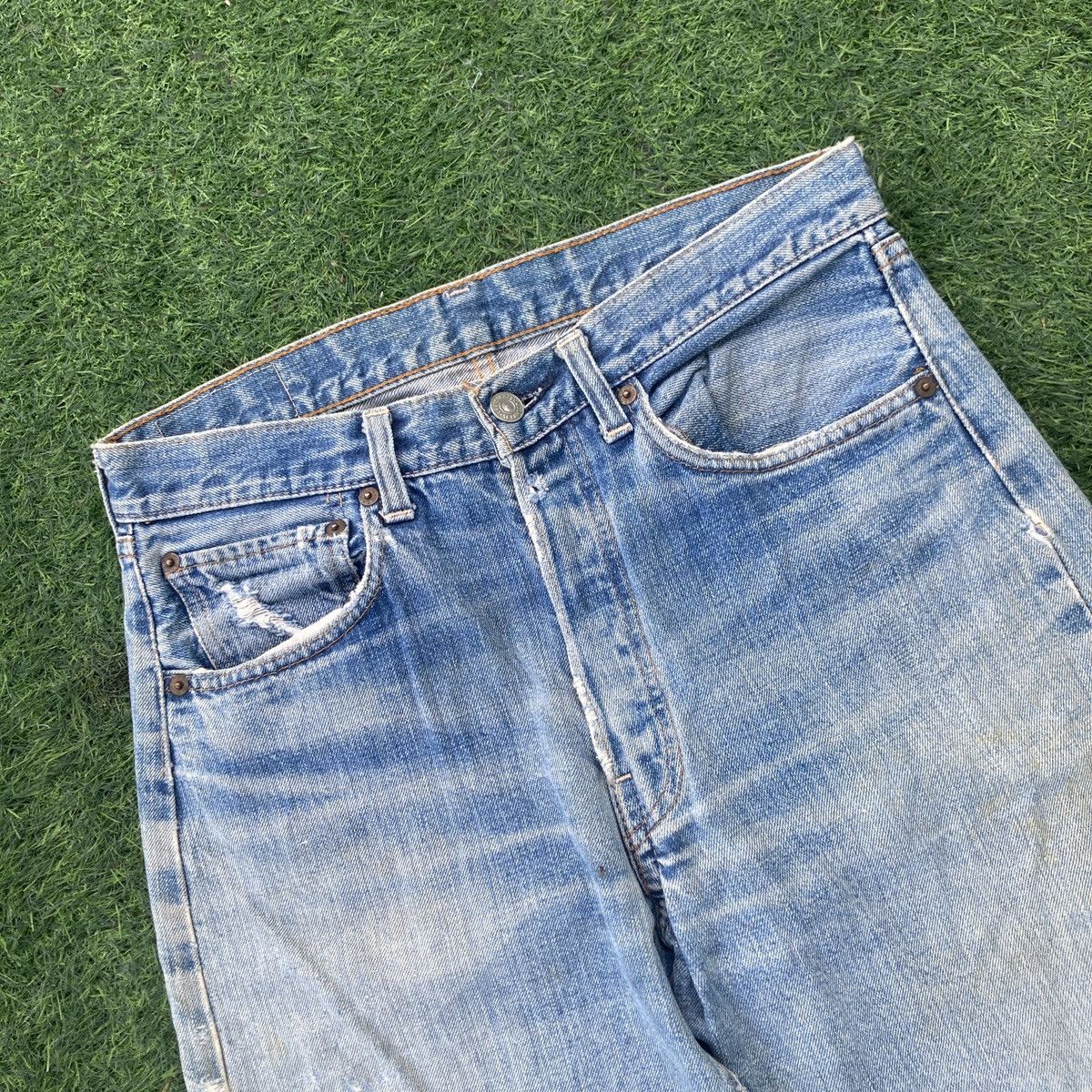 Levi's VINTAGE 60s LEVI’S 501 SELVEDGE BUTTON 6 DISTRESSED JEANS Size US 30 / EU 46 - 4 Thumbnail