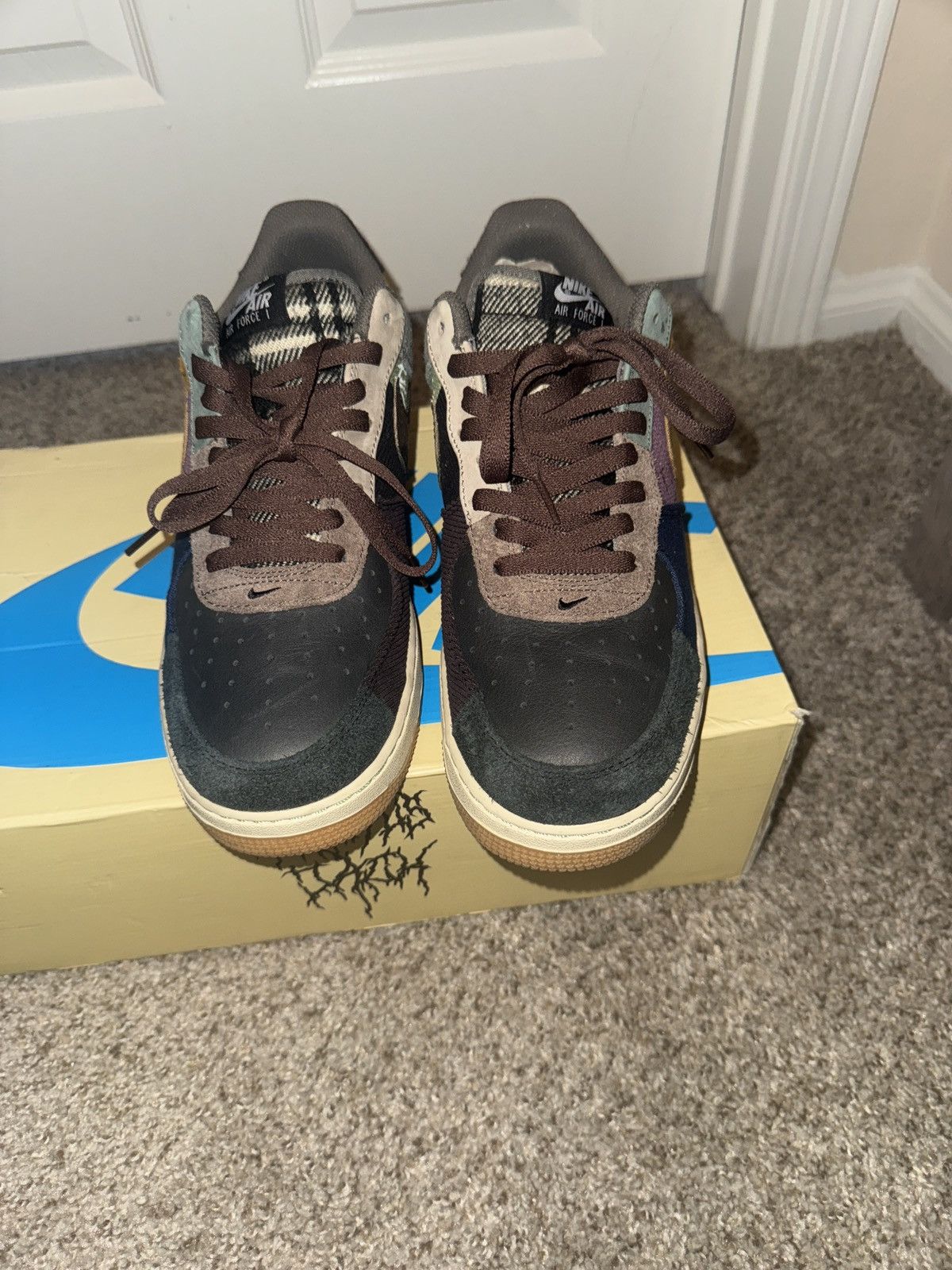 Nike × Travis Scott Nike x Travis Scott Air Force 1 Size US 11 / EU 44 - 5 Thumbnail
