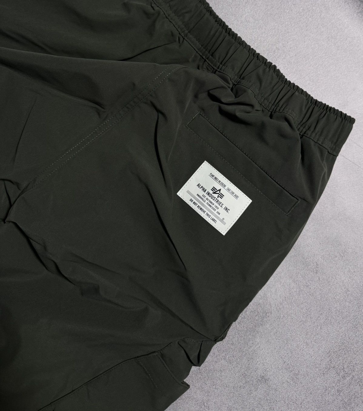 Alpha Industries Original men's Alpha Industries tactical cargo pants Size US 32 / EU 48 - 6 Thumbnail