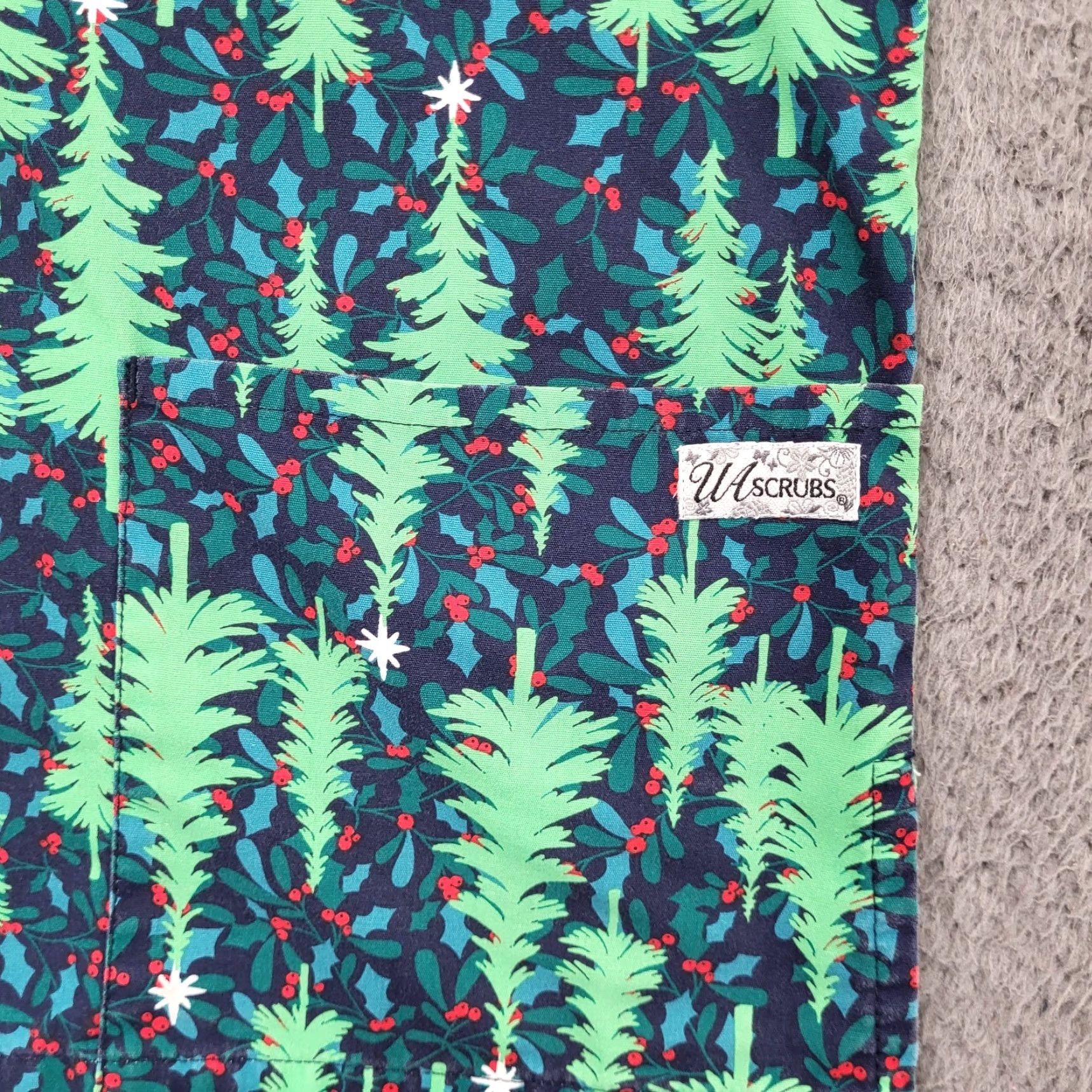 Vintage Uniform Advantage Scrub Top Women XL Green Red Blue Winter Trees Christmas Patterns Nurse... Size XL / US 12-14 / IT 48-50 - 7 Thumbnail