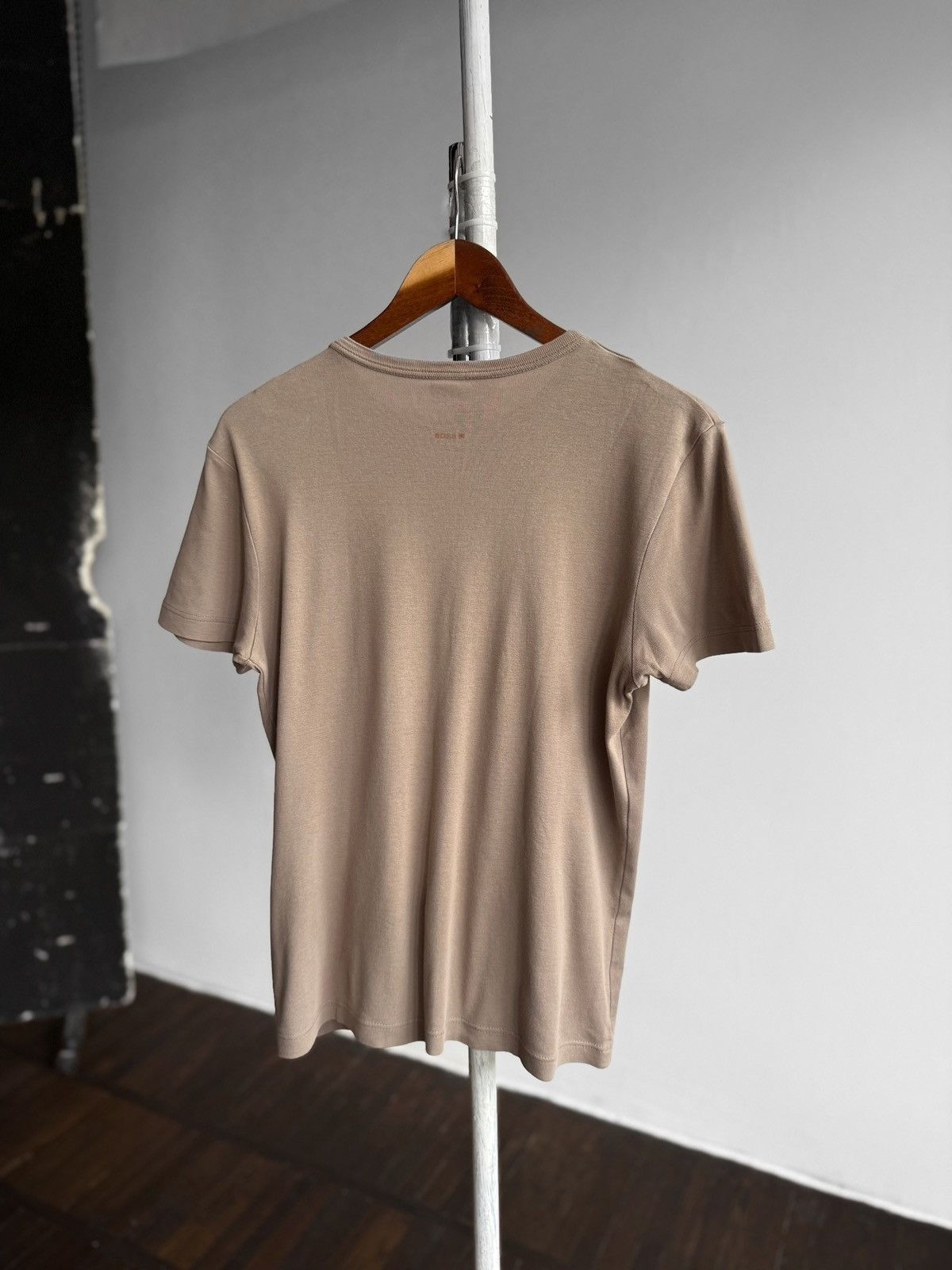 Hugo Boss Hugo Boss California Dreaming Mens Vintage Y2K Beige T-Shirt Size US S / EU 44-46 / 1 - 2 Thumbnail