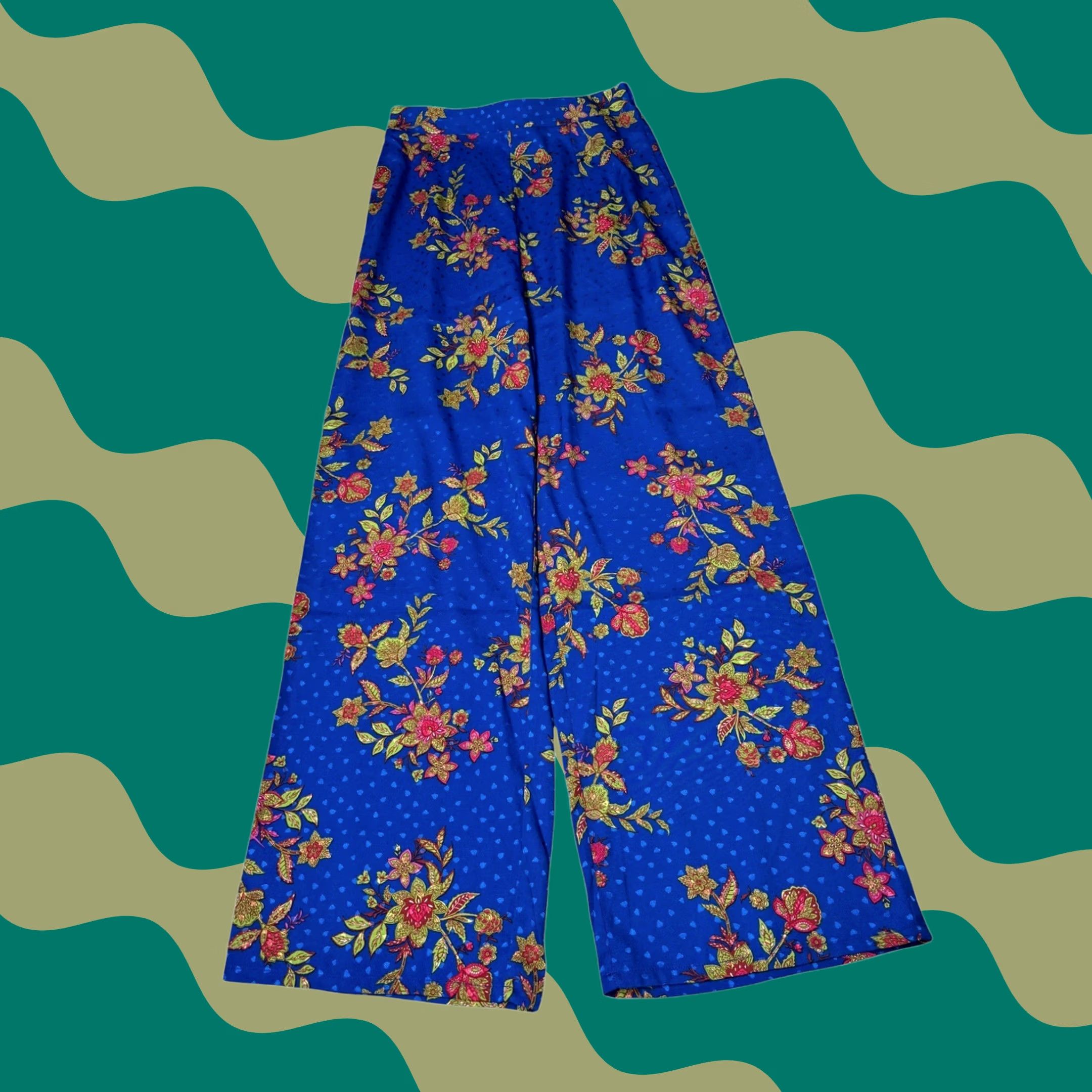 Sugar Sugar Lips Blue Floral Strawberry Wide Leg High Waist Pants Womens S White L31 S Multicolor Floral 90s? Size 28" / US 6 / IT 42 - 1 Thumbnail