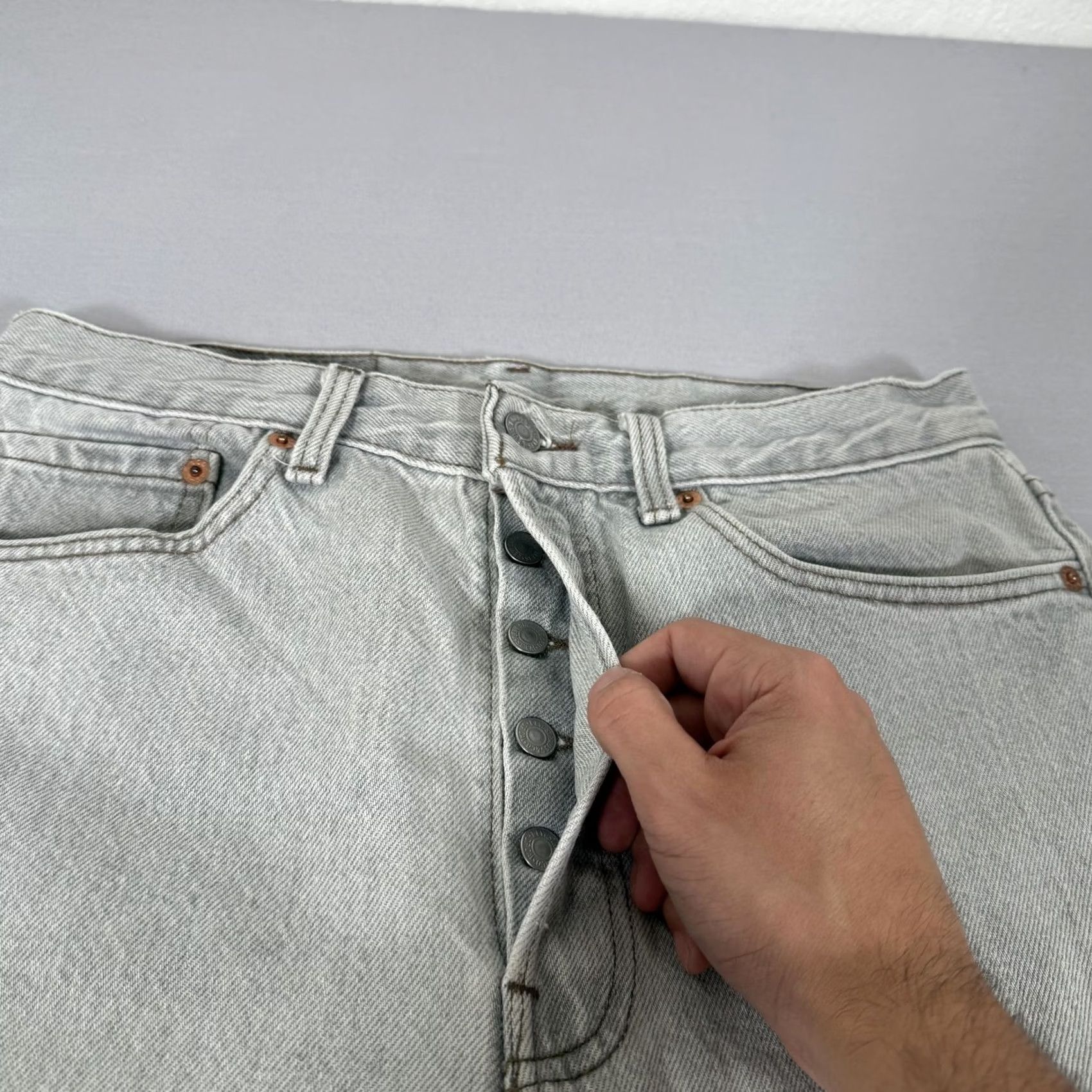Levi's VINTAGE Levi's 501 Jeans Mens 32x34 Gray Light Wash Straight Leg Denim Pants USA 90s Mens Size US 32 / EU 48 - 4 Thumbnail
