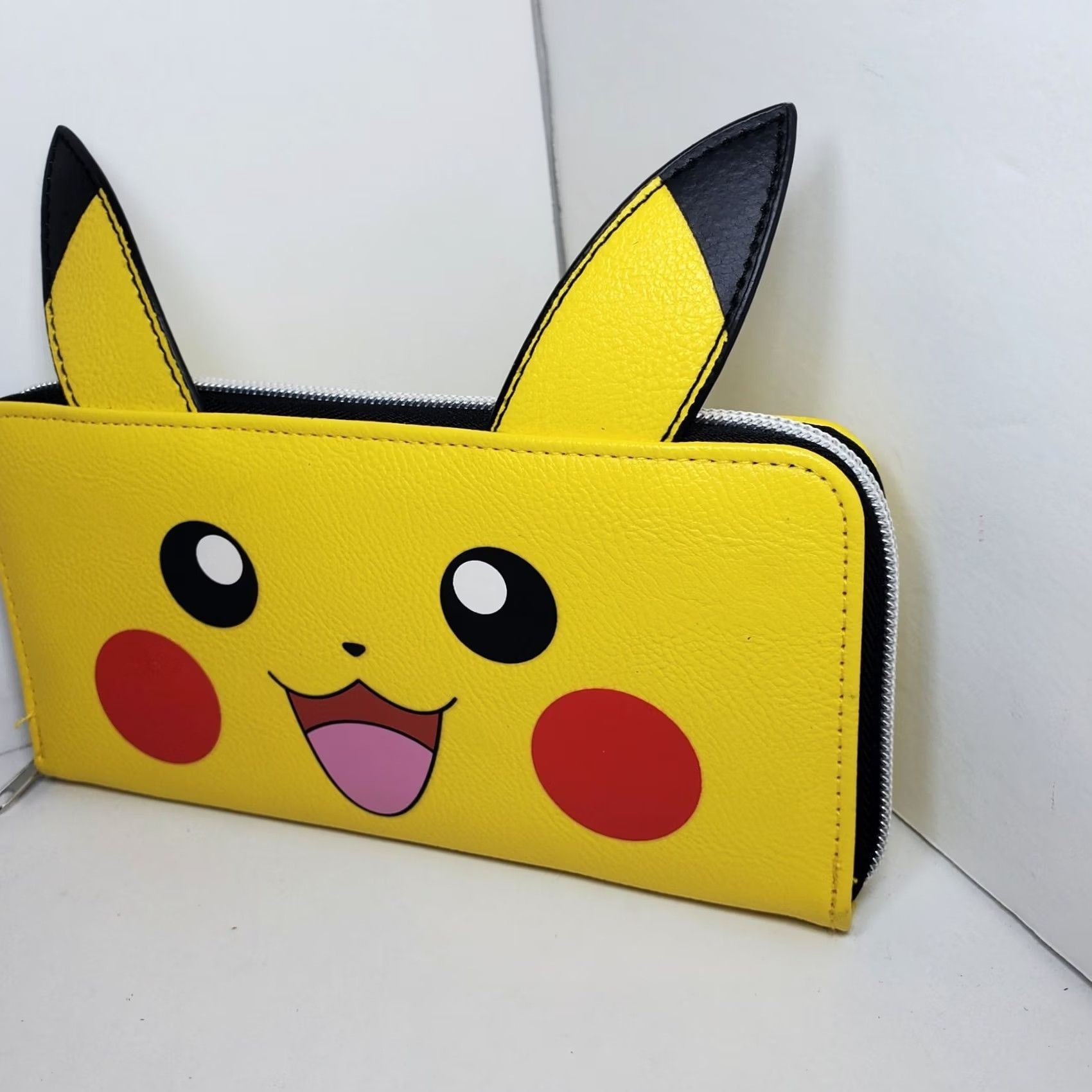 Vintage Loungefly Pokemon Pikachu Wallet Zip-Around Unisex Yellow Faux Leather 90s Anime Cartoon Geek Credit Card Size ONE SIZE - 3 Thumbnail
