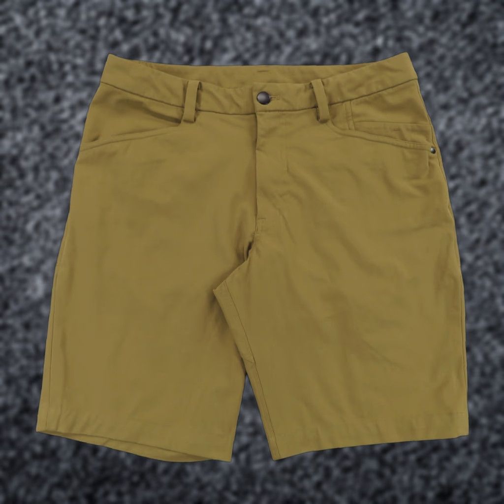 Lululemon Lululemon Shorts Mens 30 ABC 9" Artifact Khaki Warpstreme Chinos Office Tech Size US 30 / EU 46 - 1 Thumbnail