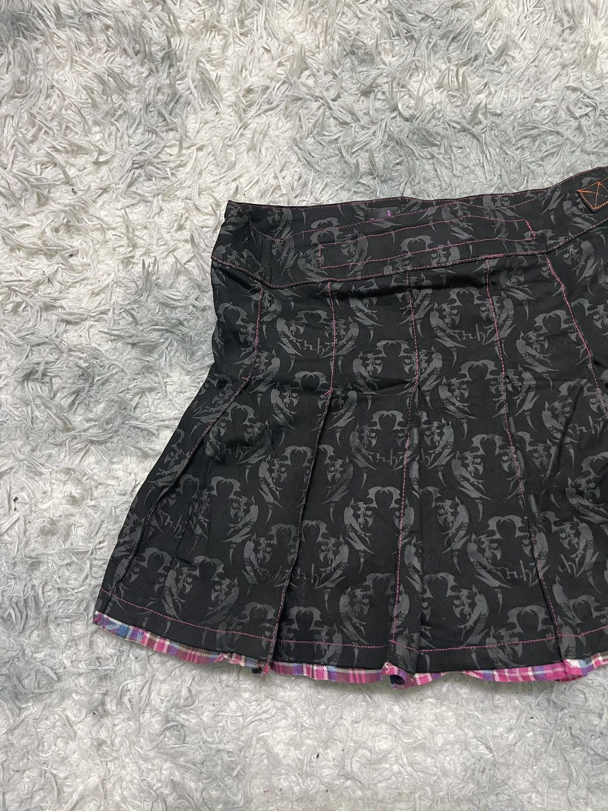 If Six Was Nine 2000s PUNK STYLE SKIRT FULL PRINT BRAND DOUBLE H Size 29" - 3 Thumbnail