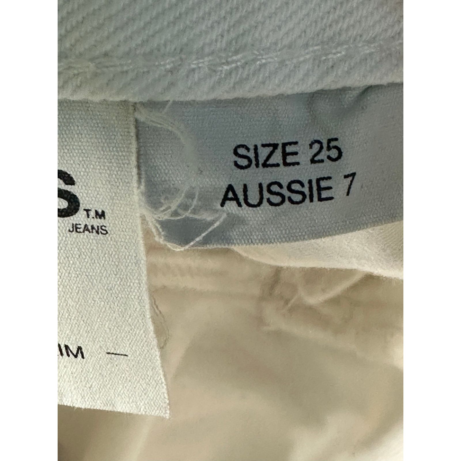 Rolla's Rolla's white duster high rise slim shorts size 25 -0 Size 26" / US 2 / IT 38 - 3 Thumbnail
