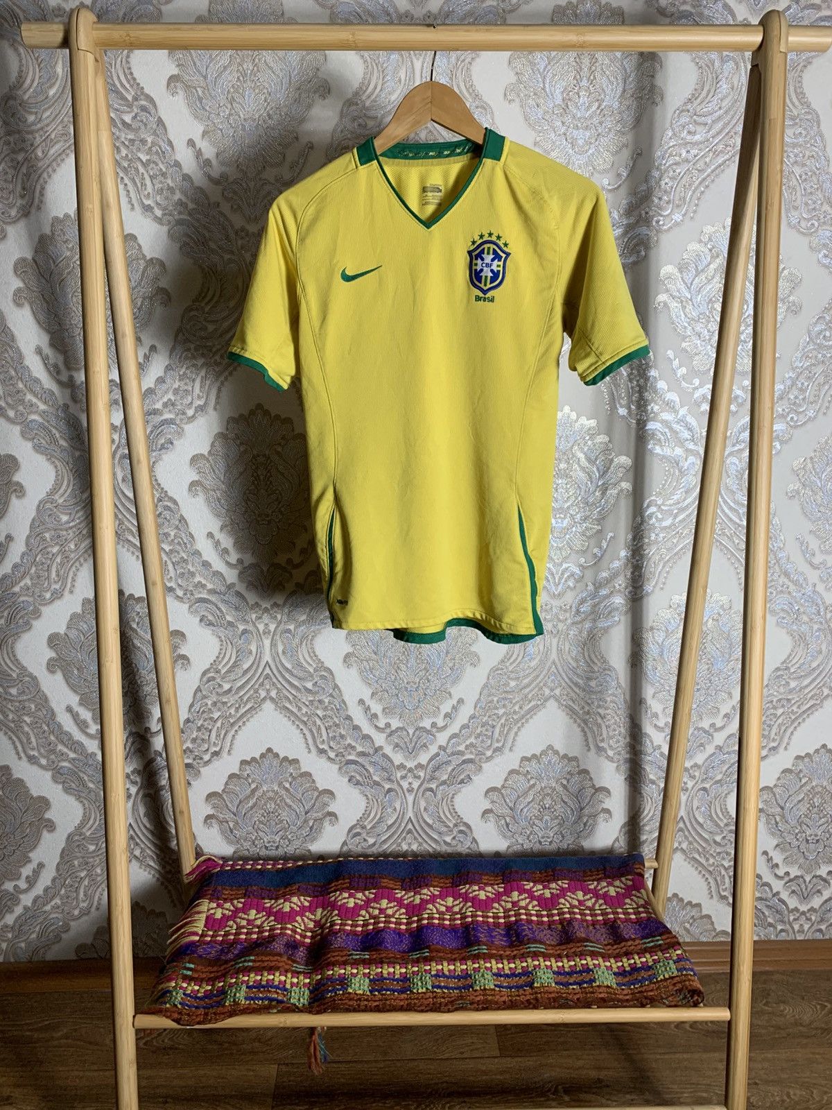 Nike VINTAGE NIKE BRAZIL RETRO SOCCER JERSEY NEYMAR VINI Y2K 90s Size US S / EU 44-46 / 1 - 1 Thumbnail