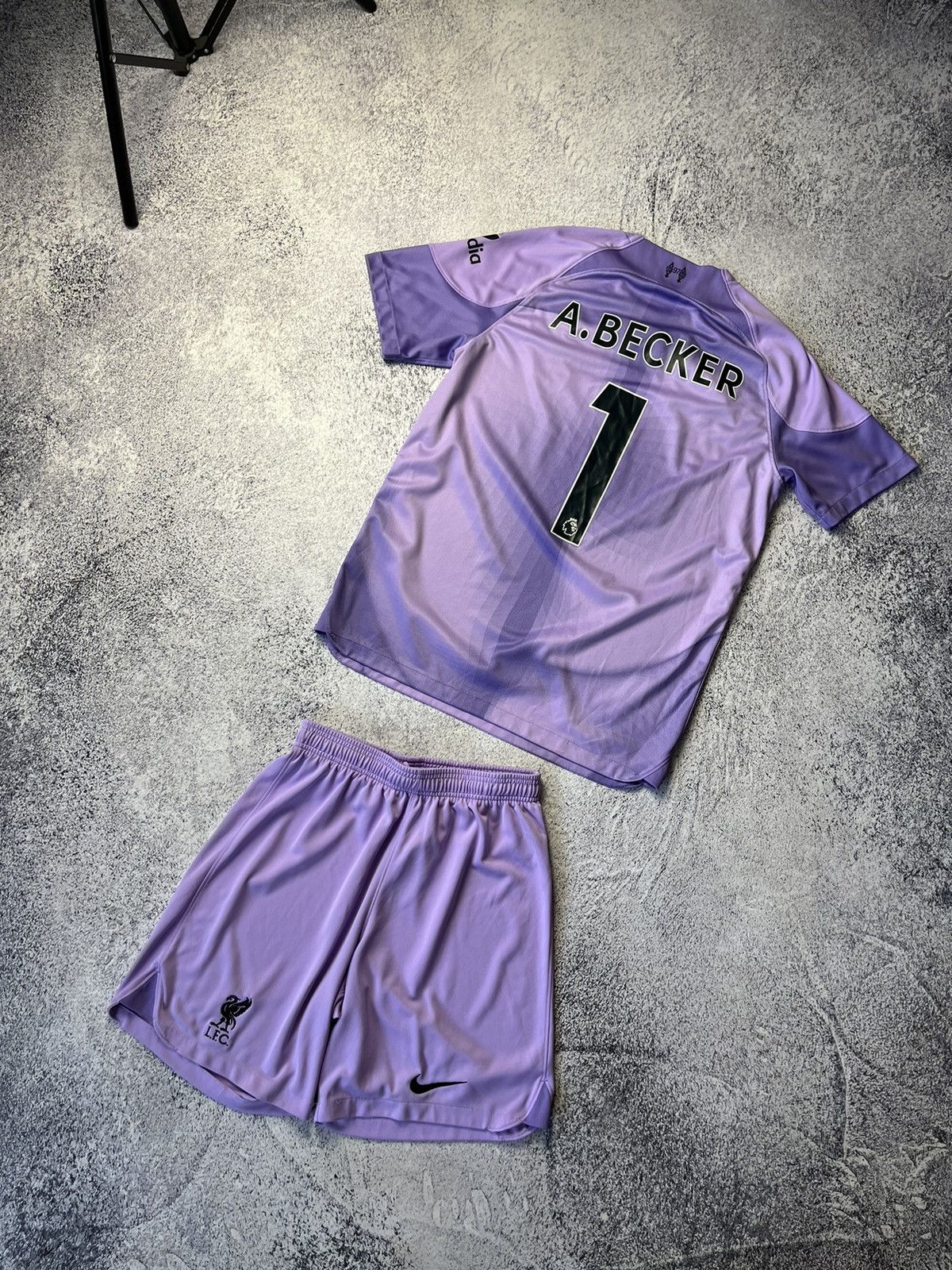 Nike Liverpool #1 Goalkeeper Uniform 2022/23 Men's