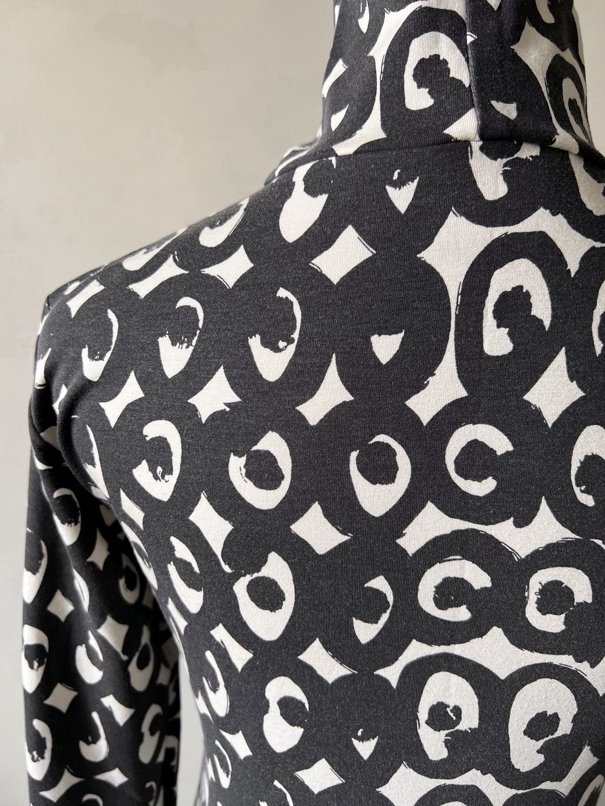 Marimekko Marimekko Kissapöllö Uniqlo Brushstroke Heattech Turtleneck Size XS / US 0-2 / IT 36-38 - 4 Thumbnail