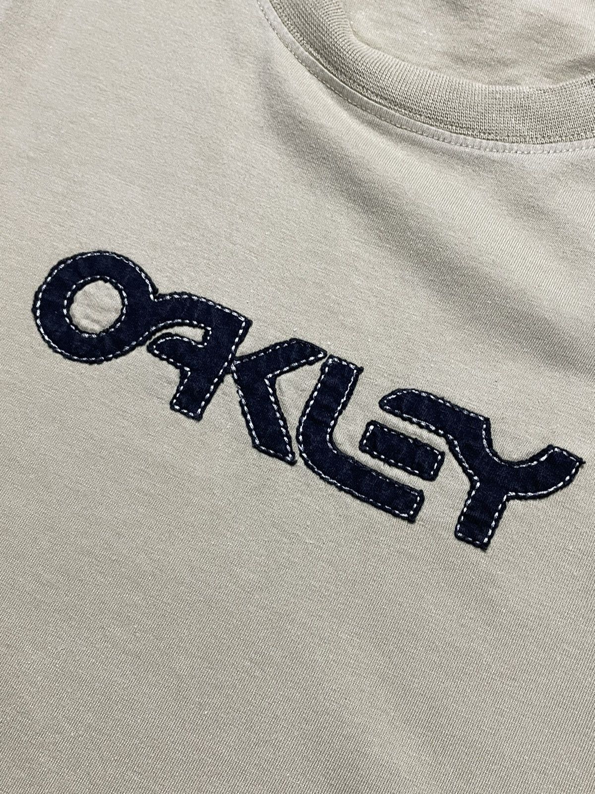 Oakley Vintage Oakley T-shirt 2000s Big Logo Japan Outdoor Y2K Size US L / EU 52-54 / 3 - 3 Thumbnail