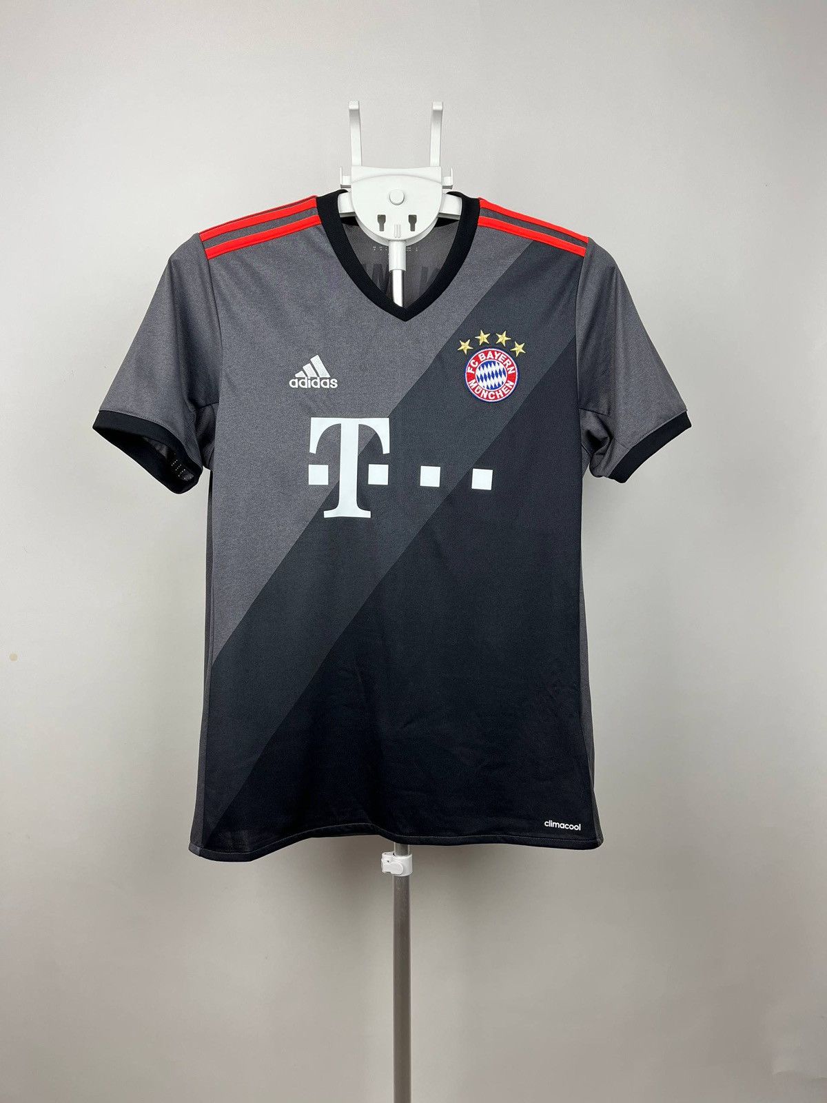 Adidas Adidas FC Bayern Munich 2016-17 Away Jersey Men M Size US M / EU 48-50 / 2 - 1 Thumbnail