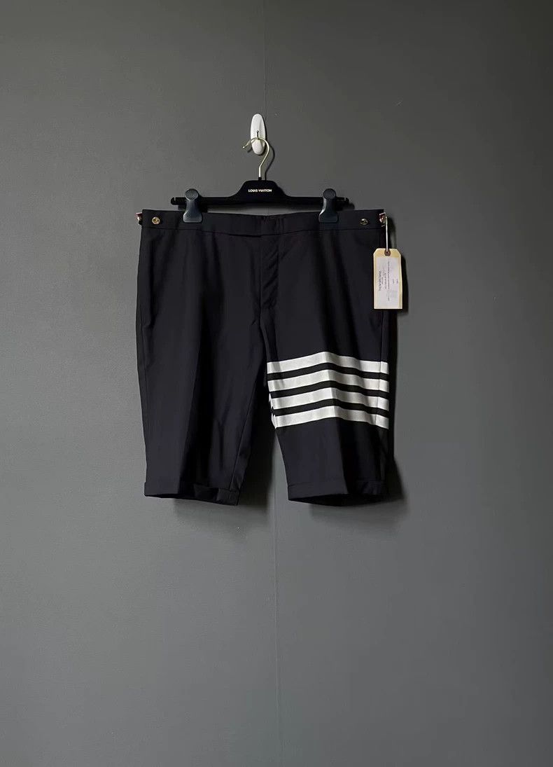 Thom Browne Thom browne Size 4 Wool suit and shorts 2503-Nextarrow Size US 30 / EU 46 - 1 Thumbnail
