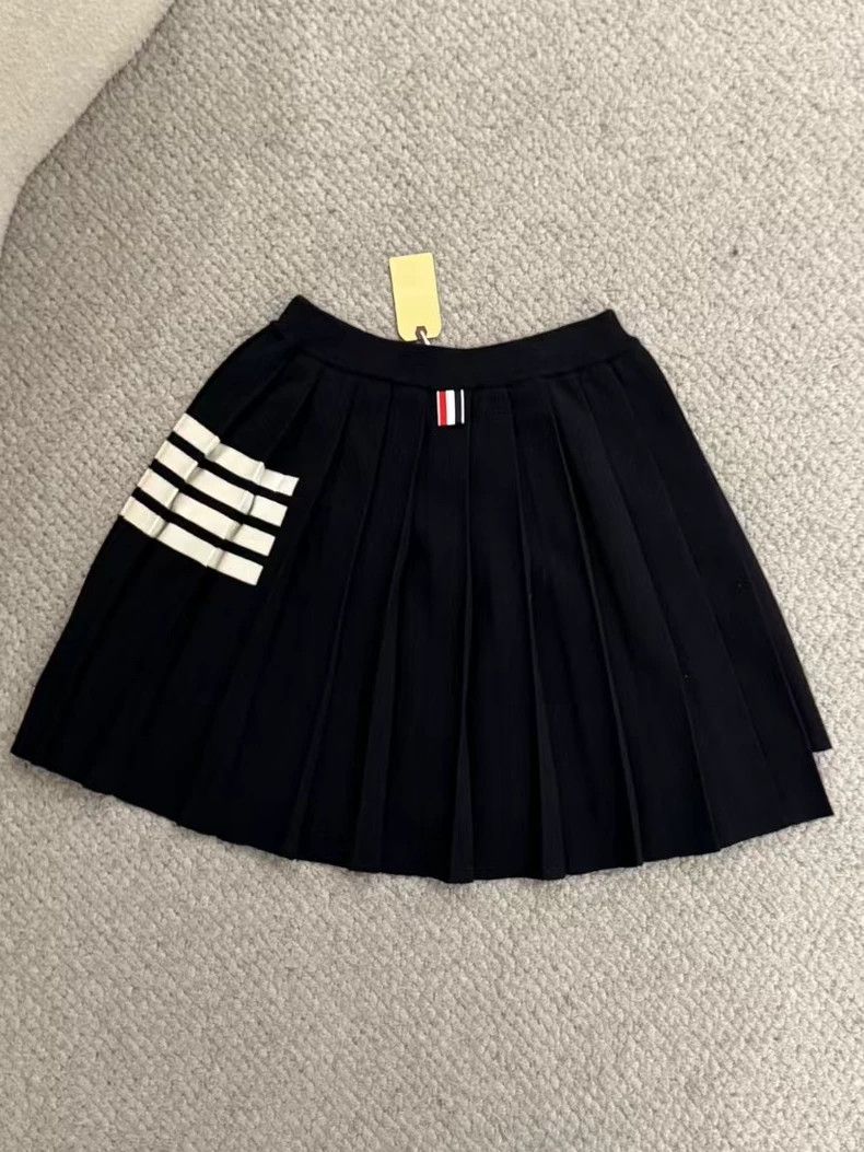 Thom Browne Thom browne Black new four-stripe wool pleated skirt short Size 25" / US 0 / IT 36 - 2 Thumbnail