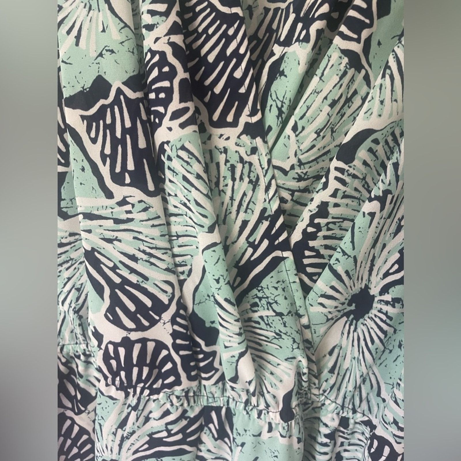 Bcbgmaxazria BCBGMaxAzria Blue and Green Tropical Patterned Romper Size 26" / US 2 / IT 38 - 4 Thumbnail