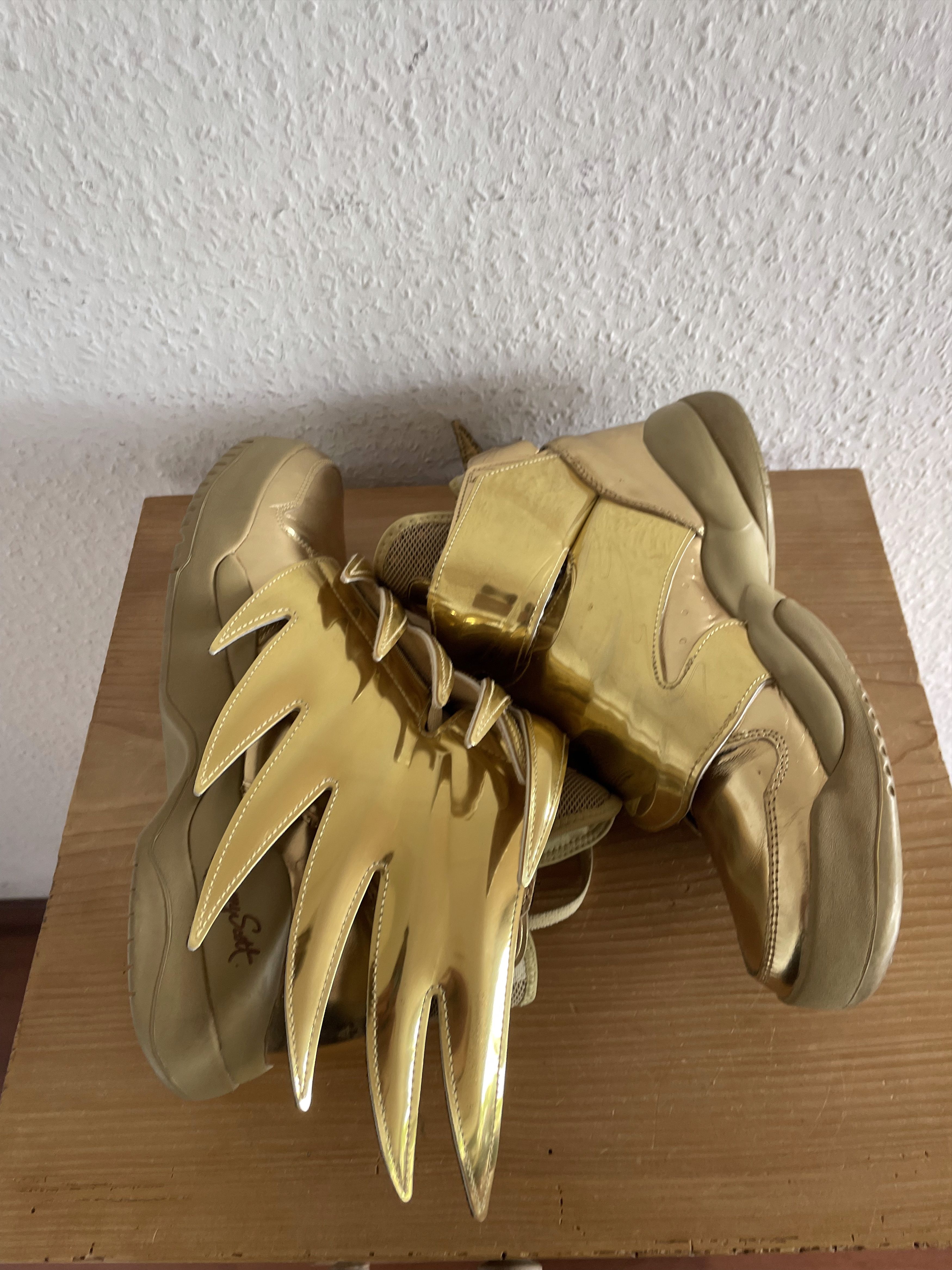 Adidas × Jeremy Scott Wings 3.0 Gold Metallic Size US 8 / EU 41 - 9 Thumbnail