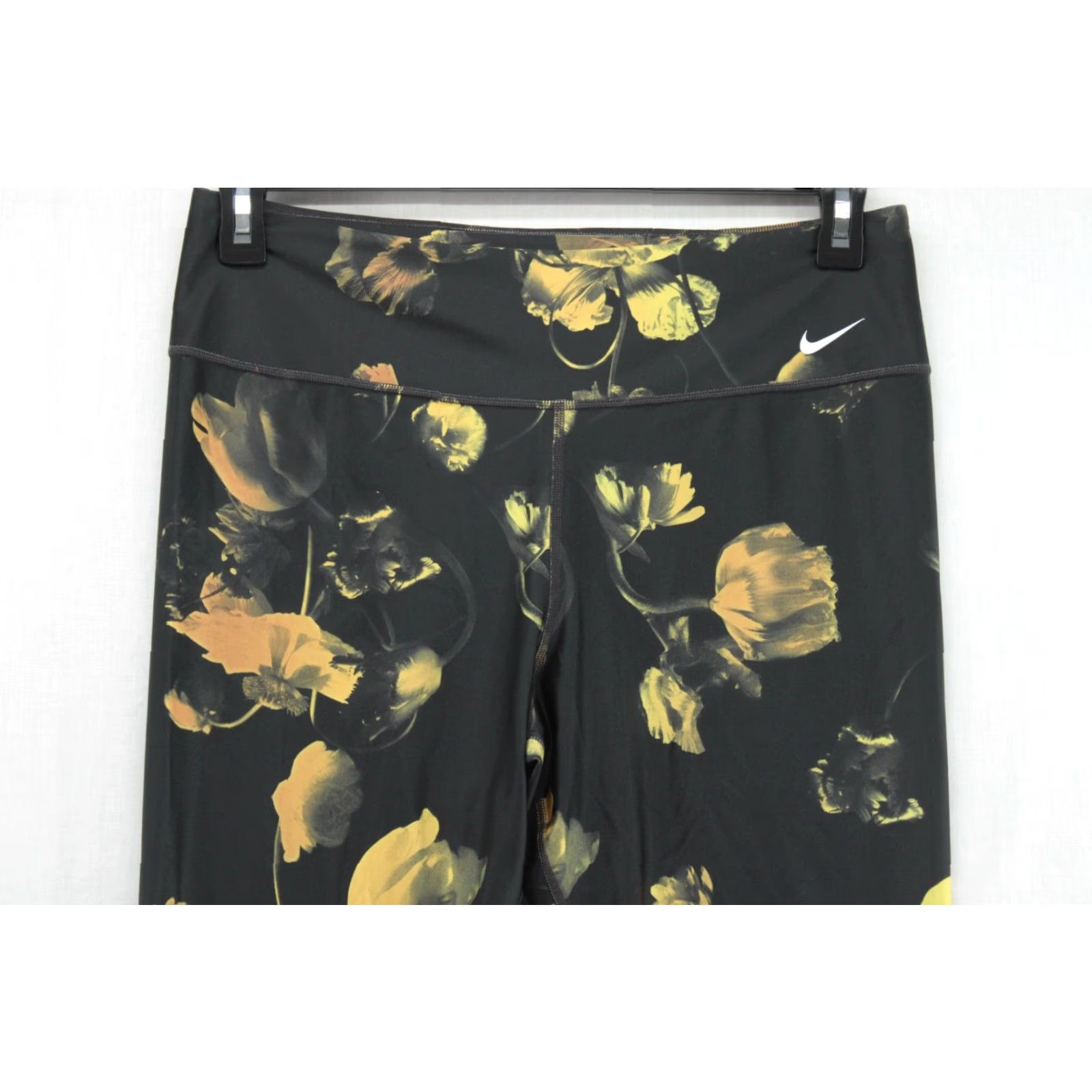 Nike Nike Women’s XL Black & Yellow Floral All Over Rose Prints Activewear Legging Shirt? Size 40" / US 18 - 2 Thumbnail