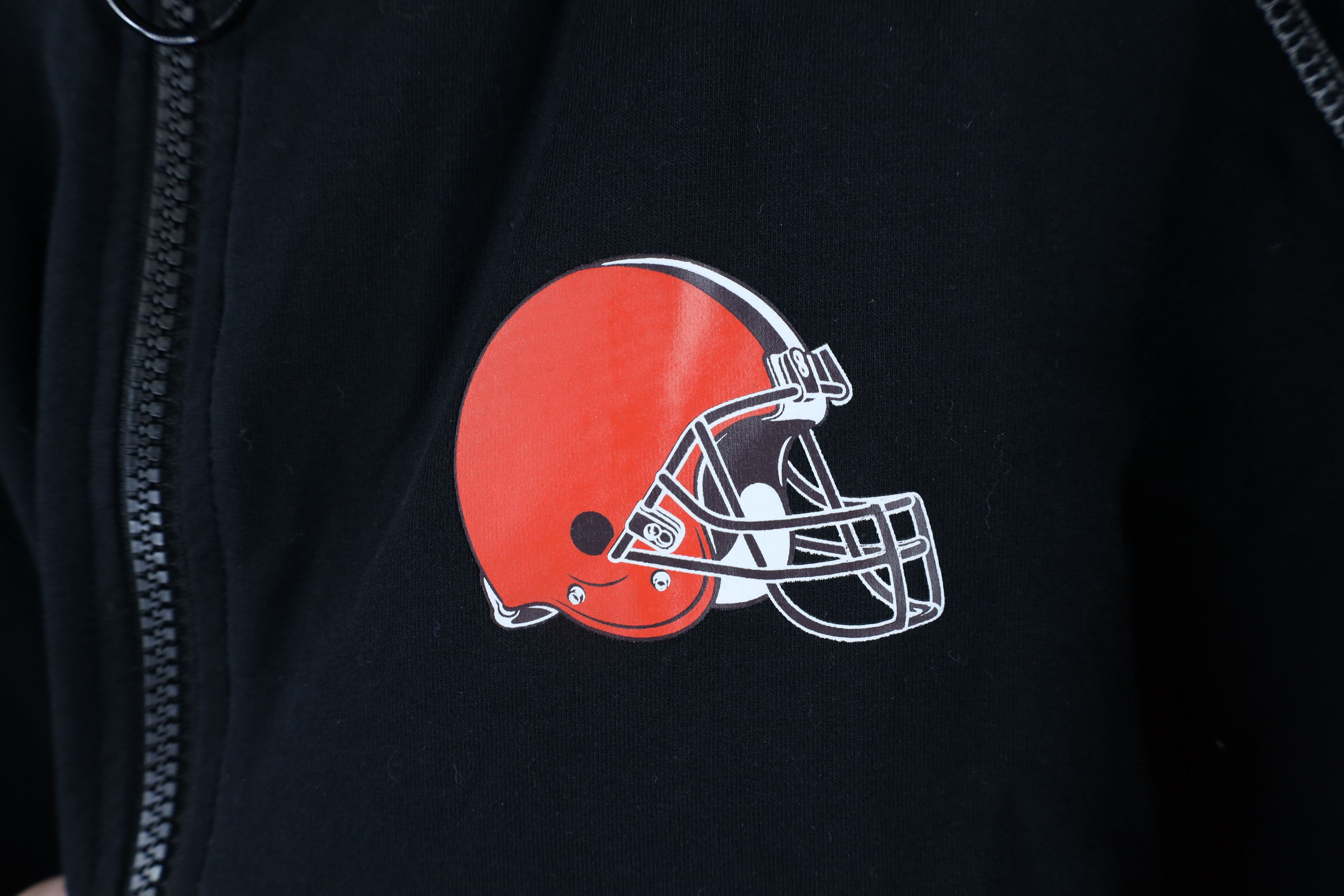Tommy Hilfiger × Vintage Tommy Hilfiger x NFL Cleveland Browns Football Zip Hoodie Size L / US 10 / IT 46 - 5 Thumbnail