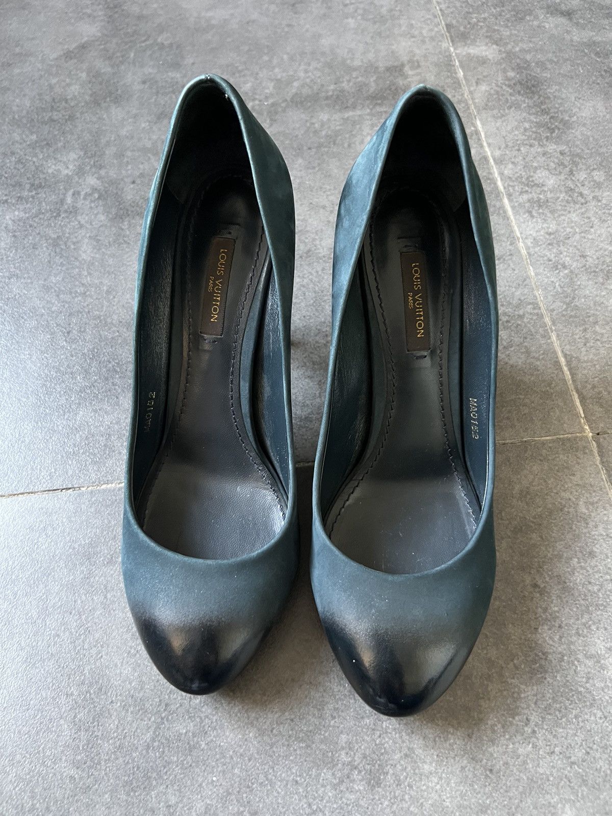 Louis Vuitton Rare Louis Vuitton gradient suede leather logo heels Size US 7.5 / IT 37.5 - 7 Thumbnail
