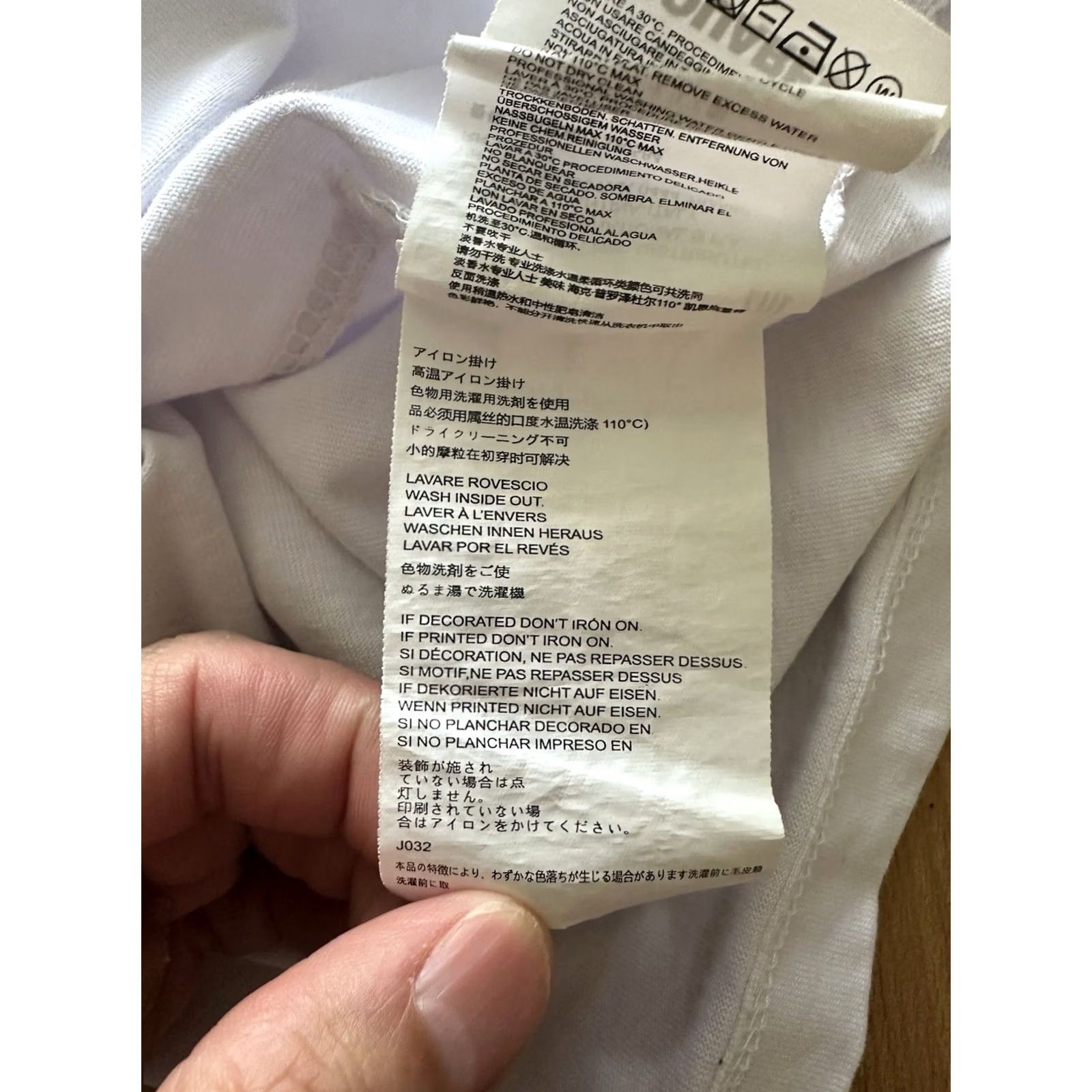 Dsquared2 Dsquared2 Men T-Shirt White Color Spray Centre Logo Size M Regular Short Sleeve Cotton Italy Logo Graphic Print Chest 20” Length 25.5” Mens Clothing Size US M / EU 48-50 / 2 - 7 Thumbnail