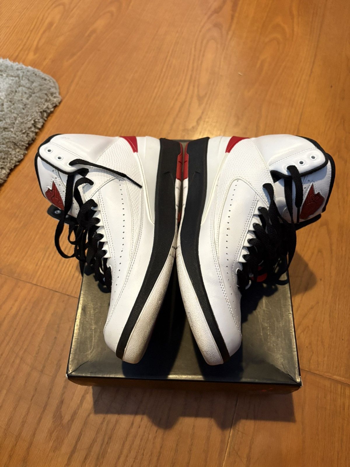 Jordan Brand Air Jordan 2 Chicago Size US 10 / EU 43 - 2 Thumbnail