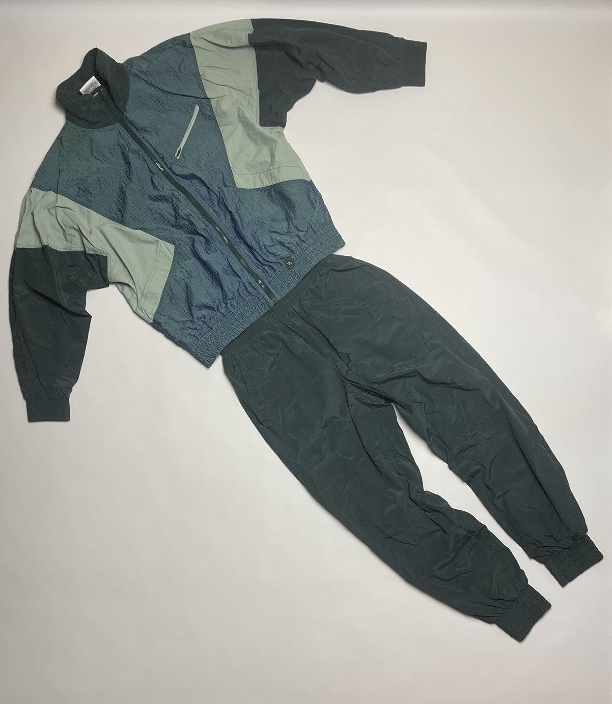 BMW × Vintage Very Rare BMW Shimmer Nylon Overflows Green/Navy Track Suit Size US M / EU 48-50 / 2 - 2 Thumbnail