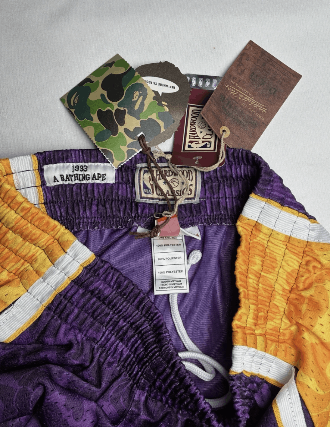 Bape × Mitchell & Ness NEW Bape x Mitchell & Ness Los Angeles Lakers Shorts Size US 30 / EU 46 - 5 Thumbnail