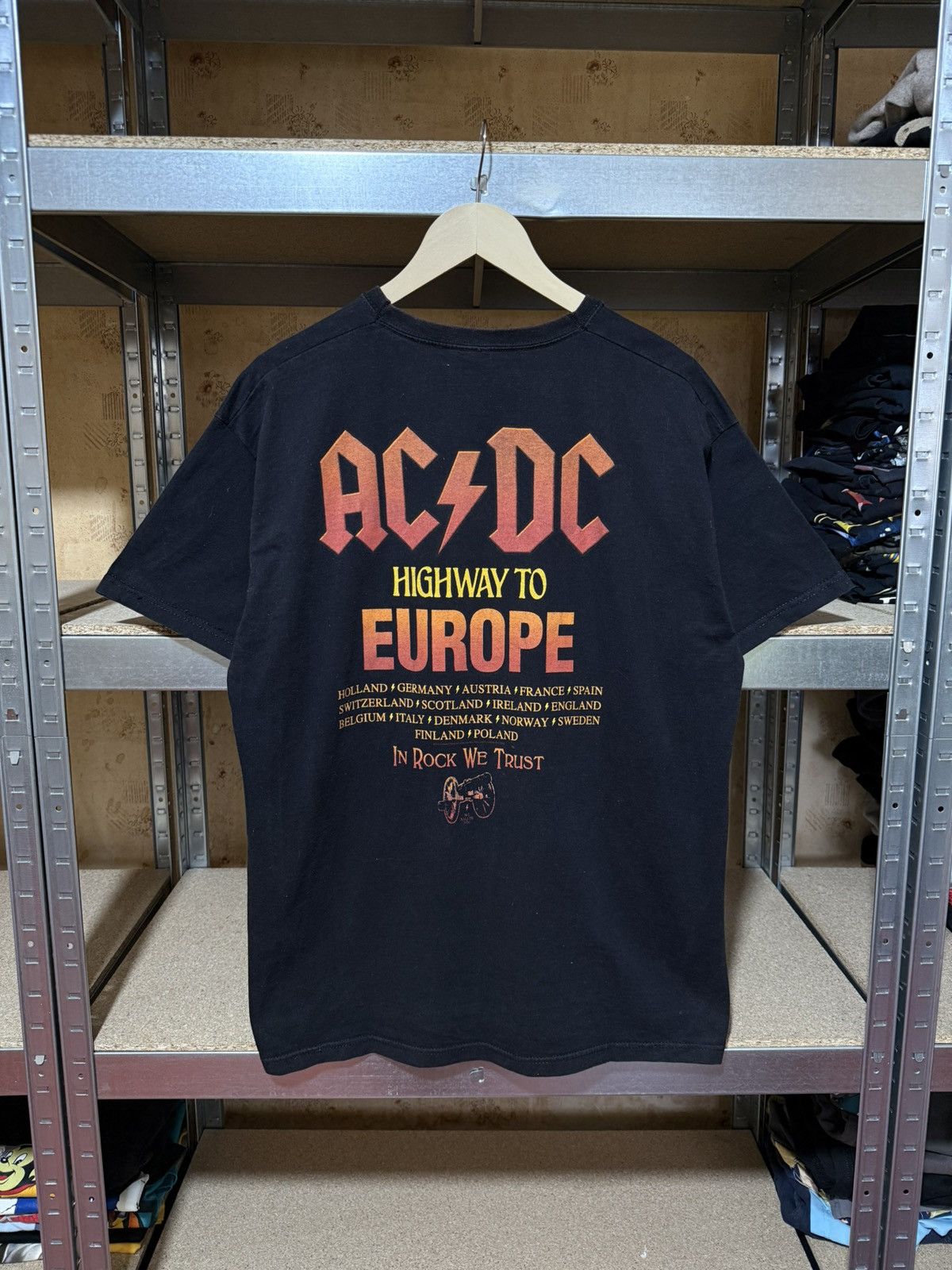 Band Tees × Vintage Vintage 2016 AC/DC Rock Or Bust Highway To Europe T-Shirt Size US XL / EU 56 / 4 - 2 Thumbnail
