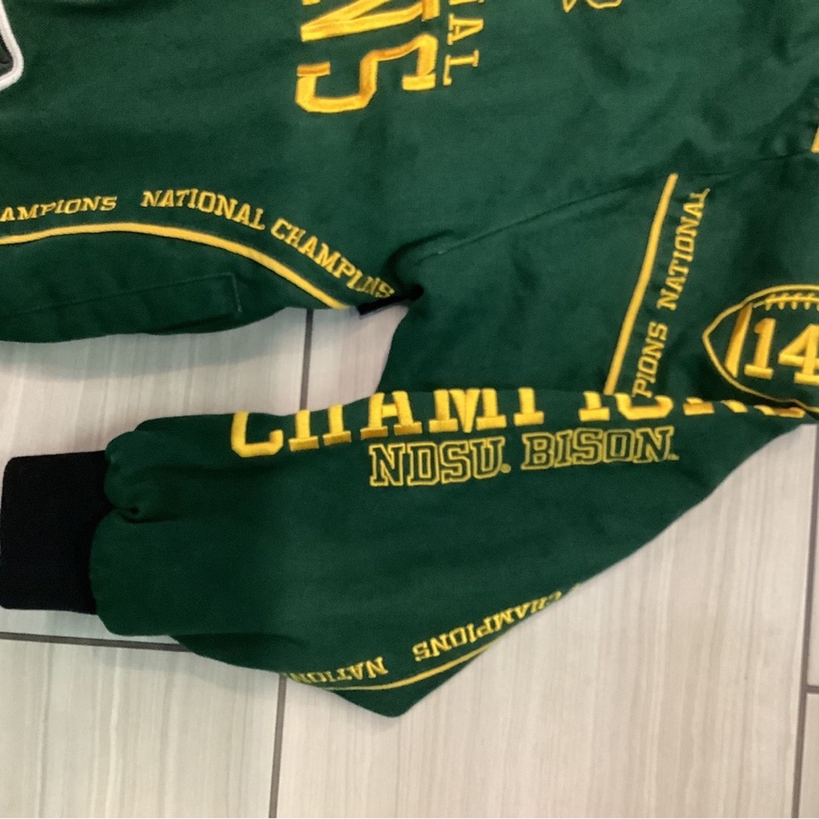 Vintage NDSU Champions 14 X Division Bison Bomber jacket Size US L / EU 52-54 / 3 - 7 Thumbnail